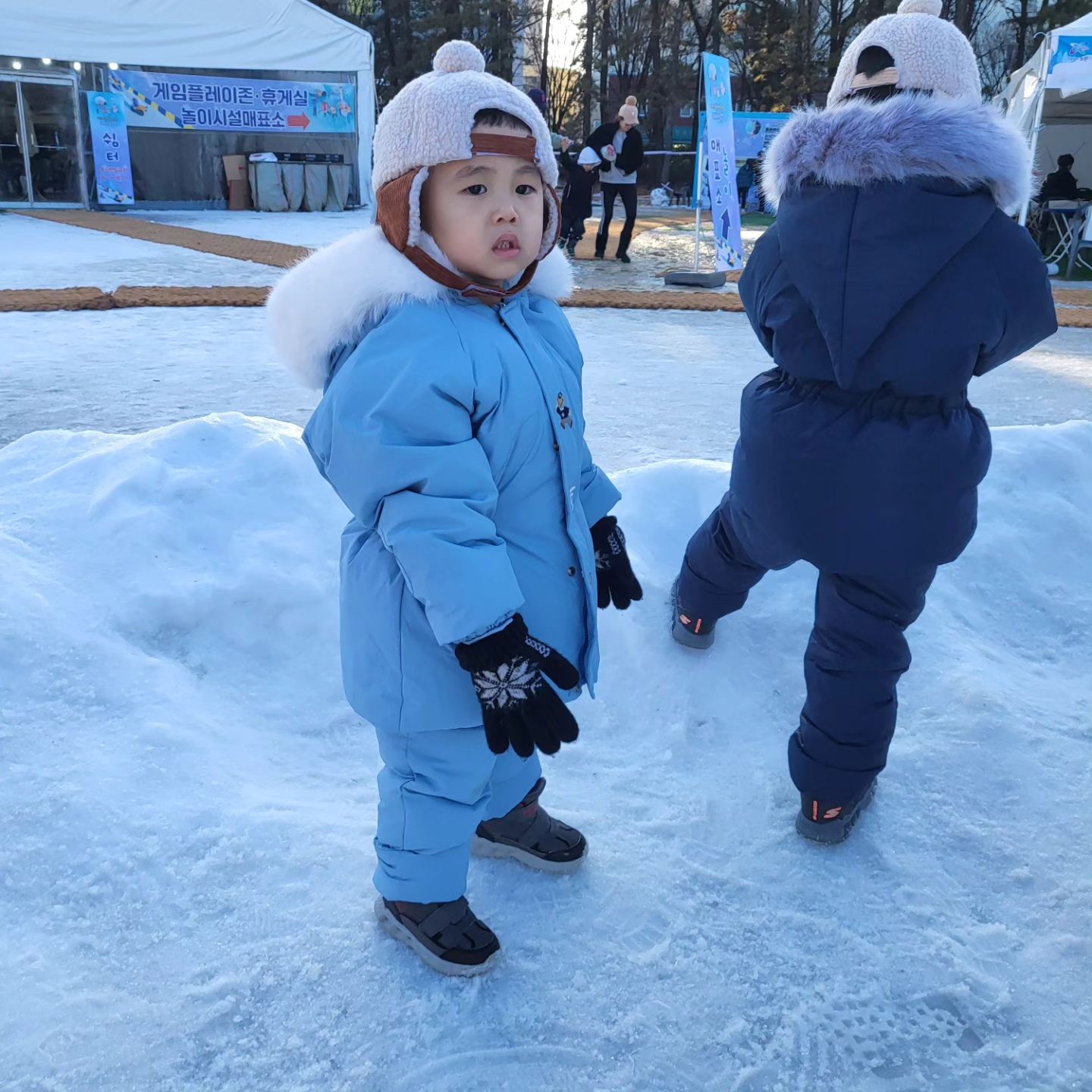 역시,ㅇ둘은혼자서힘들다😭
(애비야빨리와라 ~~~~~~~~~~)

역시아들들은달라
손으로저걸 🎣😲