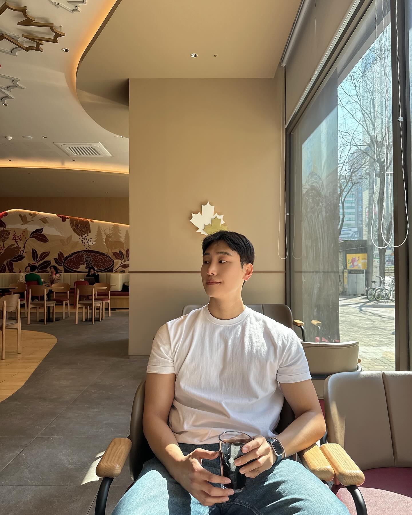 봄날 맞이 청량하게
••
•••
#협찬
#ootd#daily#일상#봄#남친룩 #카페#팀버튼카페 #샤로수길
#나인제트 #나인제트반팔티 #무지반팔티 #반팔티 #시그니처코튼머슬핏반팔티셔츠 #코튼반팔티셔츠 #반팔티셔츠 #머슬핏반팔 #머슬핏