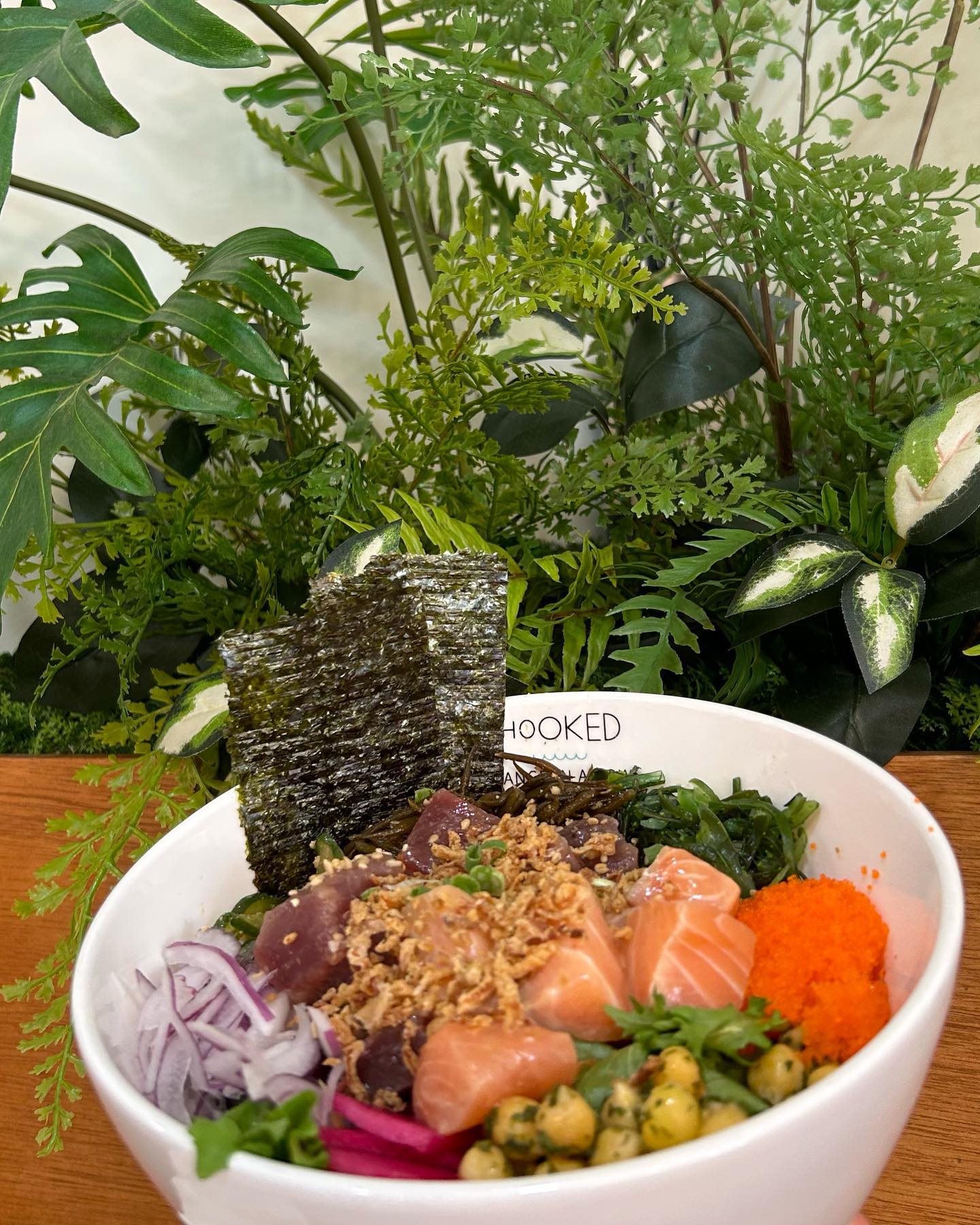 #체험단 #훅트포케 hookedpoke_seomyeon 

#훅트포케서면점 에서 맛있고 건강한 한끼🥗

데이트하면서 오리지널하와이언포케와 훅트스페셜 먹었어요😋 

연어랑 참치, 톳, 샐러드채소, 귀리밥, 해초, 날치알 등 다양한 토핑과 추천 와사비마요 드레싱이 어우러져서 건강하고 맛도리에요👍

다음에 또 먹으러와야겠어요✨

#먹팔 #식단 #다이어트 #서면포케 #서면샐러드 #서면다이어트 #수요미식회맛집 #서면롯데백화점맛집