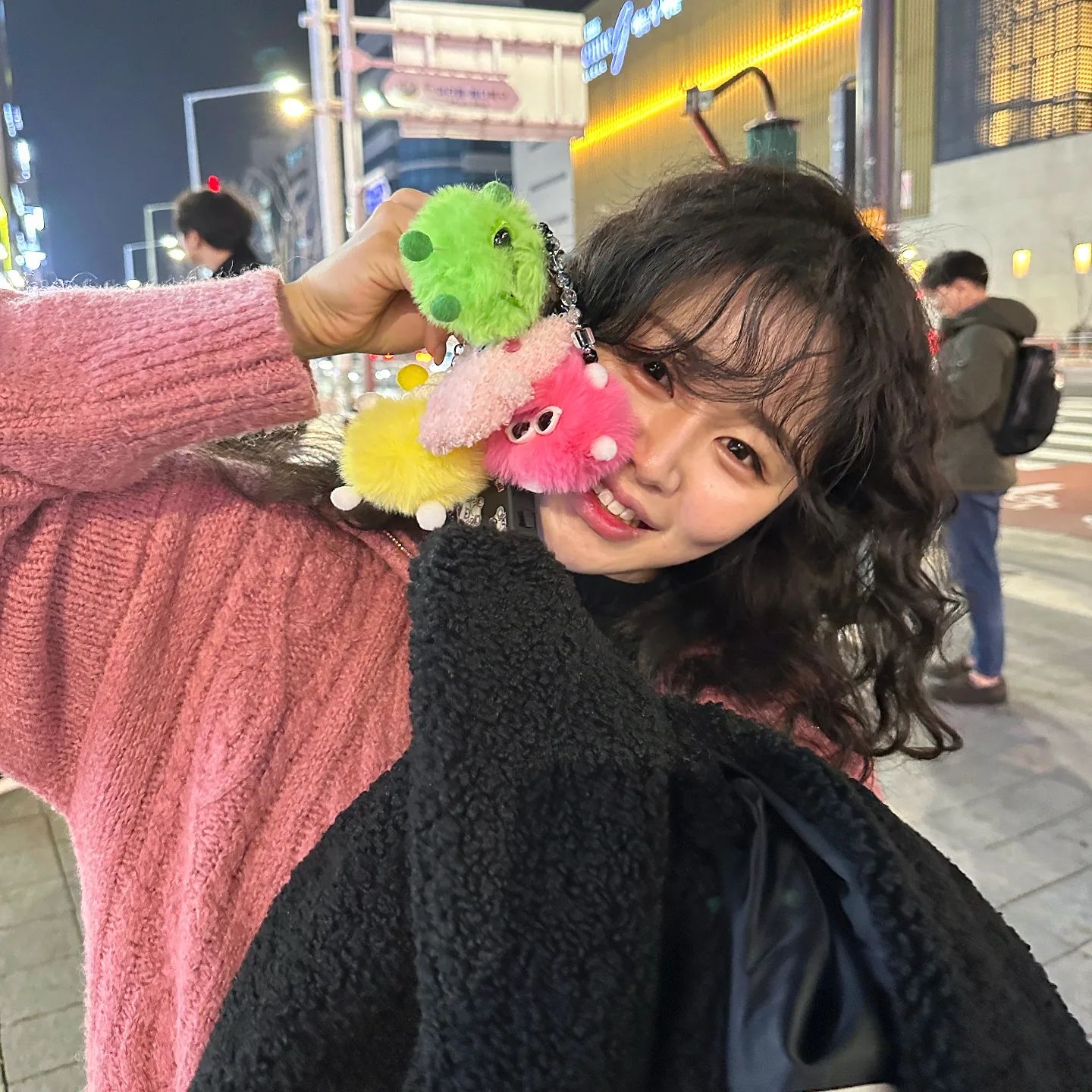 울 엉니 오빠가 내 칭구들 맹그러쥼 🦭 - 핸드폰보다 더 무거움^^ #사랑의무게