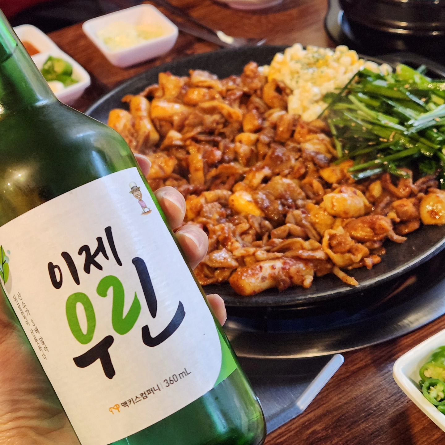 📌오늘의 맛집은?!! [곱분이곱창 태평점]
🐷🐷🐷🐷🐷🐷🐷꿀🐷🐷🐷🐷🐷🐷🐷

오랜만에 울동네가서 엄빠랑 래준이랑 
곱창막창 먹으러 다녀왔따!

엄마는 막창을 좋아하는데 곱분이네 넘 맛있다구
담에 또오자고 그러지 모야모야😉

곱창도 맛있구 막창도 맛있구 그럼 술도 마셔야지 모😏
후식으로 먹은 날치알볶음밥은 역시👍👍👍

추적추적 비가 오는 날에 배불리 넘나 잘먹고왔따!
자세한 후기는 블로그로 고고띵🤍 

#유천동곱창맛집 #태평동곱창맛집
#유천동맛집 #곱분이곱창 #맛집