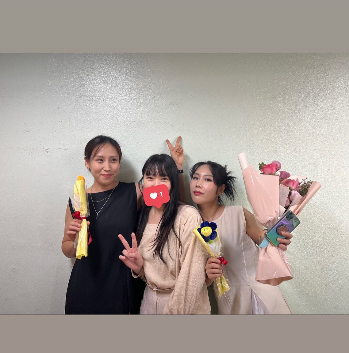 연습실 공용 멤버스~~ 

도이 언니 덕분에 정말 운좋게 좋은 곳에서 편안하게 연습해요오🍀

이 사진 맘에 드니까 박제😘