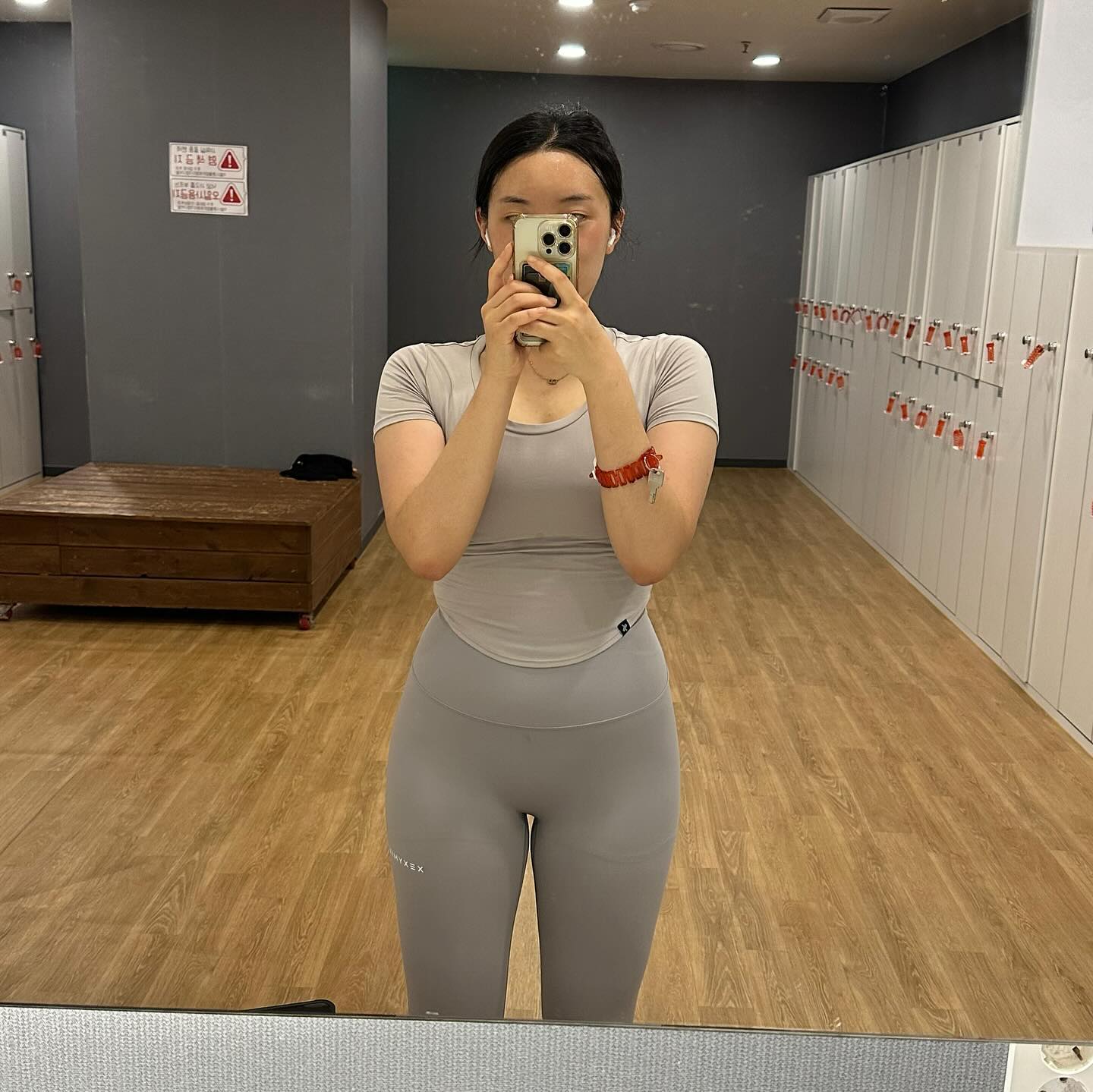 잘먹🐷잘운(?)

아직 꿀꿀이지만 
헐렁한티에서 벗어낫으니 발전한거라 합리화중ㅎ

계속 감량할테니 꾸준히 킵고잉✨

#헬린이 #헬창 #운동소통 #헬린이 #오운완 #식단 #바디프로필 #식단 #바프 #운동 #헬스 #운동하는여자 #다이어트