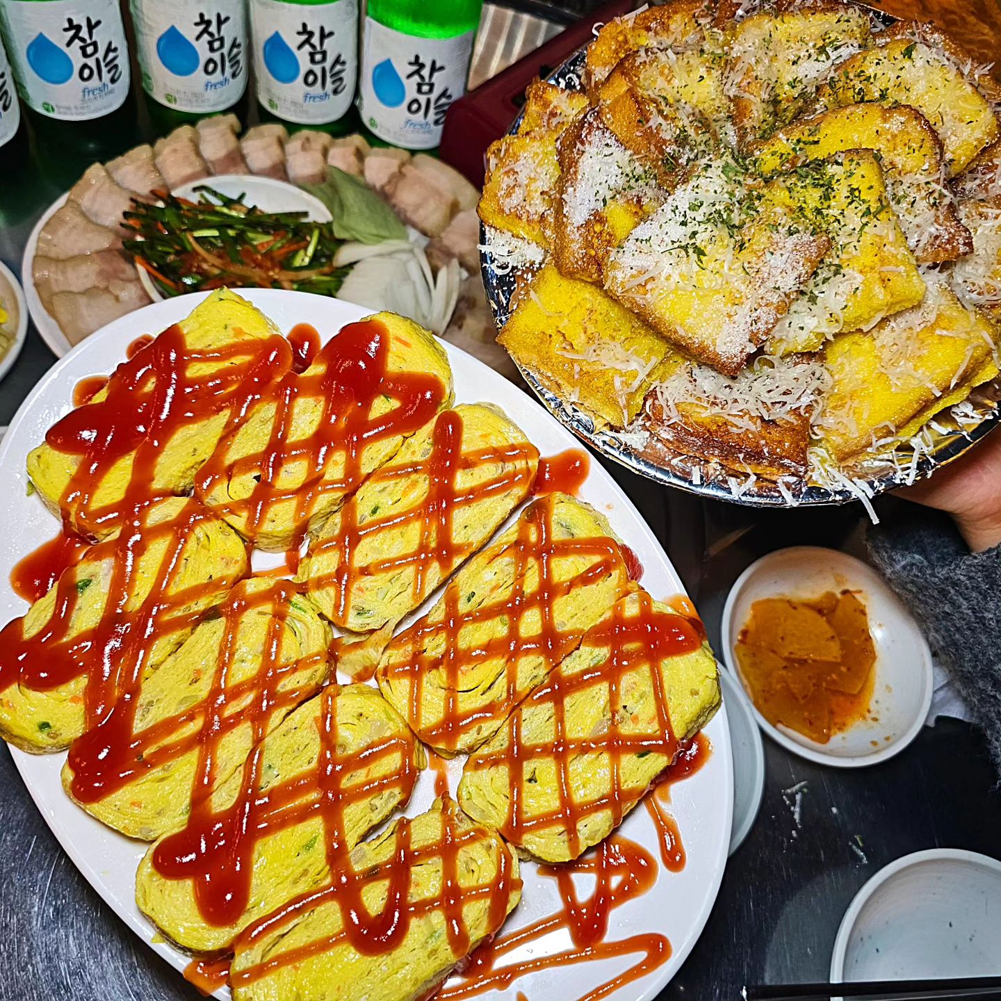 술 한 사발 들이키러 한사발포차 갈뤠❓👉🏻👈🏻🙄

안주가 맛있어서 술이 사발째로 들어가는 안주 맛집 한사발포차 신도림점에 다녀와쏘욤‼️🤗

안주부터 레트로한 분위기까지 완전 취저였던 곳❤

 한사발포차는 안주가 진짜 찐으로 맛잇거든요~~ 곱도리탕이 진짜 짱맛👍🏻

술을 마셔야 했기에 순살로 변경해서 발골하는 시간 아끼기😌

곱도리탕에 어울리는 계란말이도 완전 뚠뚠하고 큼직하니 완전 맛도링☺

계란 달달 토스트도 달달해서 술안주로 은근 죠아버린다구욤😉

안주도 술도 아쥬 사발째로 들이키고 싶다면 한사발포차로 달료~~🏃🏻‍♀️

@@나랑 술, 안주 한 사발 할뤠❓🤍💙

📍 #한사발포차

🗺위치
서울 구로구 새말로18길 28 1층

⏰영업시간
평일 17:30 - 02:00

☎: 0507-1353-5312

#한사발포차신도림점 #신도림맛집 #신도림맛집추천 #신도림역맛집 #신도림역맛집추천 #구도동맛집 #구로동맛집추천 #구로맛집 #신도림핫플 #먹팔 #먹스타 #koreanfood #kfood #foodstagram