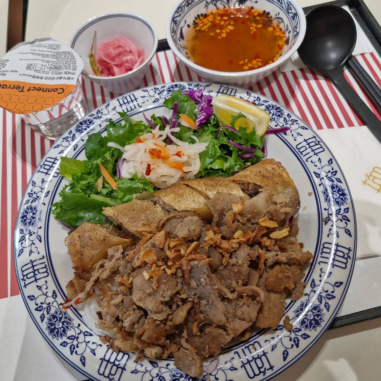 서울역 땀땀에서 점심!!
역시 언제나 맛있는 분짜^^
다음에는 뜨끈한 쌀국수를 먹어야겠다 대신 가격이 비쌈