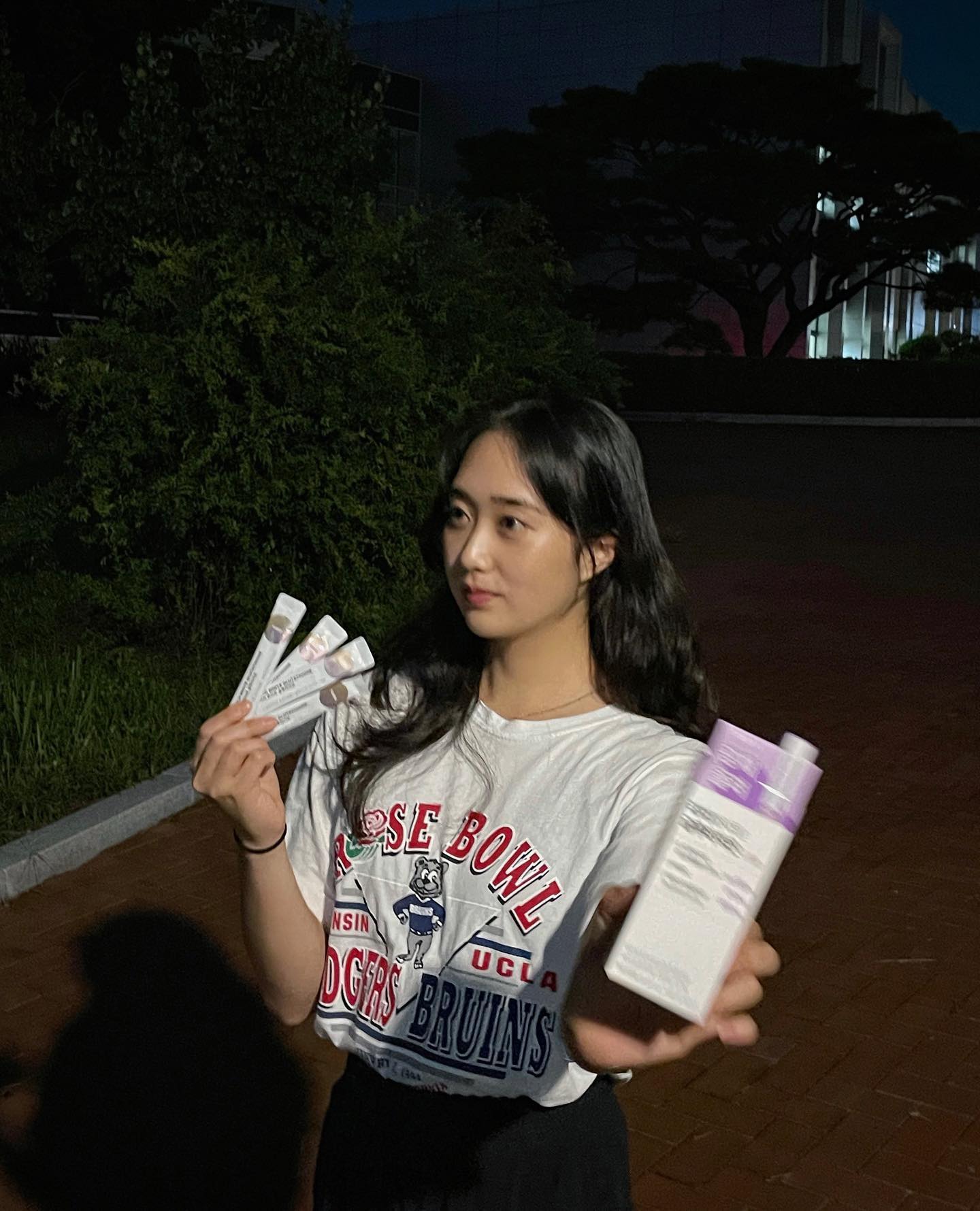#광고 

밤에도 빛날 수 있는 방법✨

매일매일 밝고 환하게🤍

콜라겐이 함유된 제품 특유의 비린맛 없이 상큼하고 달달한 라즈베리 맛이라 식후에 먹으니 좋더라구요!!

아이돌이나 셀럽들도 관리할 때 섭취한다고 해요:)

▫️86% 최고순도 글루타치온으로 밝고 투명한 관리!
▫️순수 글루타치온 250mg 함유!
▫️부원료로 저분자피쉬콜라겐, 비타민 C, 화이트 토마토 등 시너지 부원료를 한 포에 가득!
▫️이산화규소, 합성향료, 착색료 등 불필요한 첨가물 15가지 無첨가!
▫️상큼한 라즈베리 맛 분말이라 맛있고 간편하게 관리!
▫️ 물없이 간편하게 털어먹는 제품!

💎올리브영에서도 판매한다고 하니 세일 할 때 만나보세용💎

#15그램 #15그램뷰티 #15그래머 #트루알엑스 #리치글루타치온 #반사판스틱 #올리브영1위 #올영글루타치온 #올영세일추천템 #올영추천 #이너뷰티 #글루타치온 #아이돌반사판스틱  truerx.official
