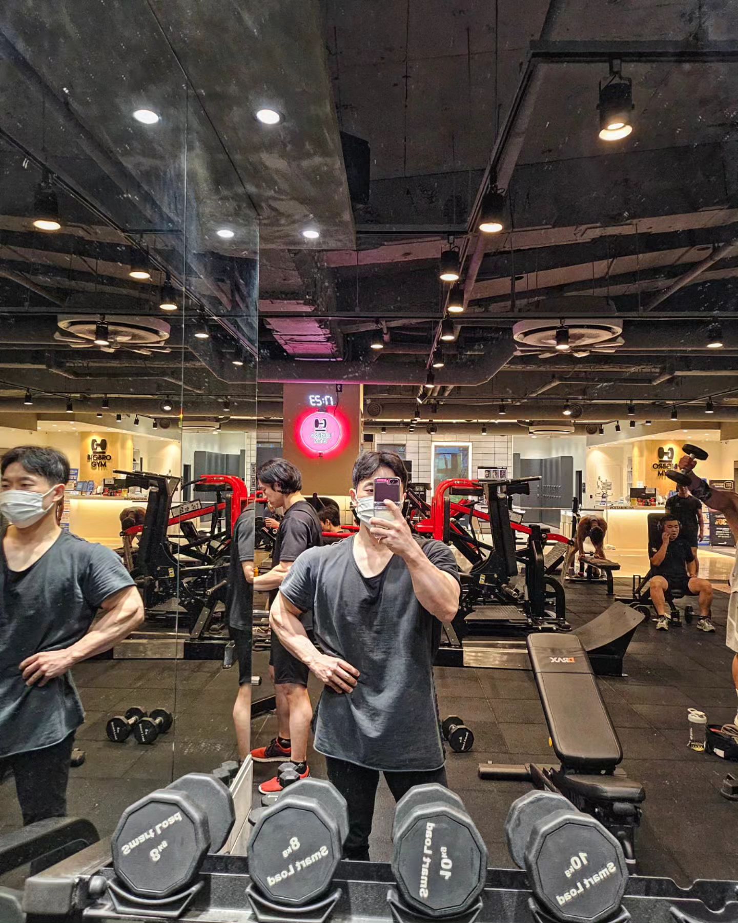 ⠀
-느리지만
-성실하게
-꾸준하게
-遅くても
-真面目に
-地道に
-
-슬슬.. 근력운동 시동걸어볼까..
-そろそろ筋力運動始めてみようかな…
-
#오운완 #다이어트 #다이어터 #복근 #운동소통 #운동기록 #ㅇㅇㅇ #헬스 #헬스타그램 #선팔하면맞팔가요 #ジム #ダイエット #筋トレ女子 #筋トレ男子 #美尻 #筋トレ #筋トレ好きと繋がりたい #フォローバック #フォロー返します #フィットネス #gym #fitness #fitnessmodel #workout #likesforlike #followforfollowback