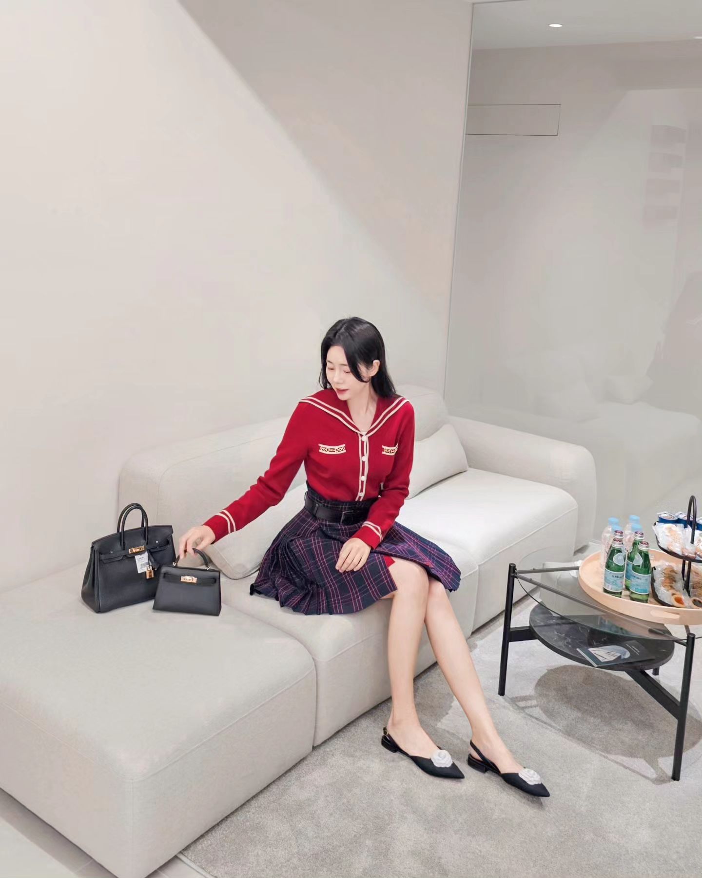 #광고
#에르메스 & #샤넬 부터 롤렉스, 파텍필립, 까르띠에 등 프리미엄 브랜드 상품을 더 프라이빗하게 만날 수 있는 #구구스청담블랙 🖤

예쁜 거 가득한 1층 디스플레이 매장에는 가방, 의류, #롤렉스 시계 등 다양한 제품들을 만날 수 있어요! 오픈 런 하지 않아도 중고명품 no.1 플랫폼 #구구스 청담 블랙에 다 있음!! 2층 3개의 룸도 예약 후 방문할 수 있는데요~ 구매와 판매가 모두 가능하고 매장에서 직접 구매한 풀패키지 리셀 상품 등 프리미엄 럭셔리 거래를 믿고 편하게 할 수 있어 더 좋더라고요!

프리미엄 럭셔러리를 더 프라이빗하게 만나보고 싶은 분들이라면 #GUGUS 청담 블랙 스토어 다녀와보세요!!
-
-
-
#명품 #중고명품 #LUXURY #파텍필립 #까르띠에 #루이비통 #에르메스가방 #샤넬가방 #루이비통가방 #까르띠에시계 #로렉스시계 #중고명품매입