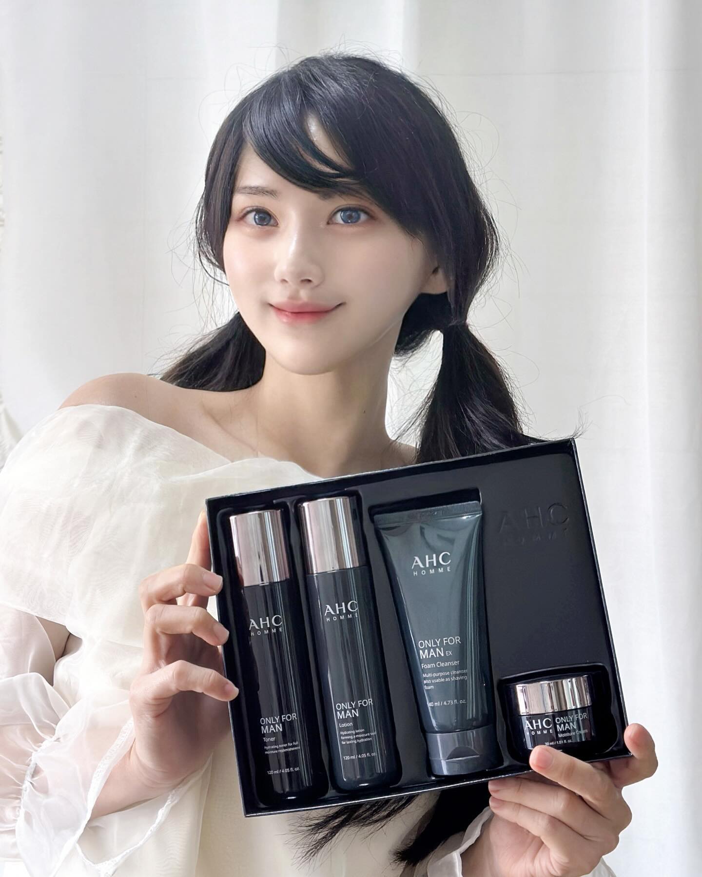 #광고 #남자친구선물 💋
⠀
🎁남자친구에게 선물하고싶어 가져왔어요!
AHC 온리포맨 기초 4종세트인데
믿고쓰는 AHC로 향기까지 취향저격이라 자꾸만 킁킁대고 있오요~꺄~🎶
⠀
💓AHC 온리포맨 기초 4종 세트는
스킨케어 루틴에 맞춰 딱!필요한 4종 구성이라 더 맘에 들어용!
수출 전용 제품, 온라인 독점 판매라!
📌2월 19일~2월 22일까지 4일간 오픈된 온라인 링크로 고고!
https://b-comants.com/surl/P/488
⠀
사실 내 돈주고 화장품 세트는 잘 안사게 되잖아요,
특히 남자는~
와이프가, 여자친구가 그리고 아빠도 챙겨드려야!
그게 또 센스라는거!😘
⠀
💡 "그가 매일 사용할 때마다, 나를 생각하며 미소 지을 수 있도록." 사랑하는 사람을 위한 세심한 선물, AHC 온리포맨으로 그의 일상에 작지만 확실한 변화를 선사해보세요.
당신의 사랑과 존중이 담긴 선물로 그의 하루를 더욱 특별하게 만들어 줄 거예요.
⠀
❤️2월 22일까지 단4일만❤️파격적인 할인율로 열리니까 놓치지 마세요!
▪️1세트 구매시 60,000원
▪️2세트 구매시 1세트당 50,000원
🌐https://b-comants.com/surl/P/488
⠀
⠀
#AHC #AHC온리포맨 #남성기초 #남성화장품 #남성화장품추천 #남성데일리 #데일리케어 #기초케어세트 #스킨케어 #스킨케어추천 #남자친구선물추천