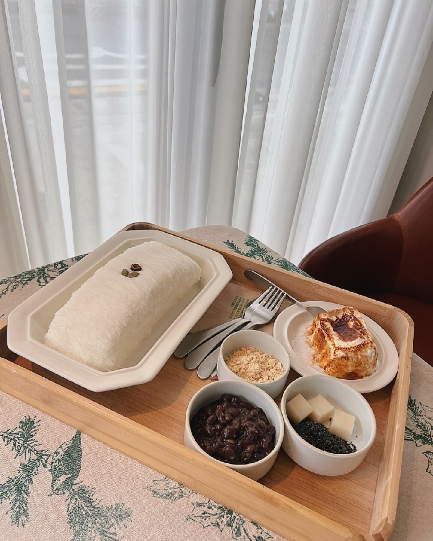실타래빙수 맛집을 찾았어요 !! : )
추운데도 추위를 잊게 만드는 실타래빙수
팥토핑도 가게에서 국내산 팥으로 직접 만드는곳이라
맛도 진하고 달달해서 맛있답니다

1빙수 1세척이라 기다리는 시간이 조금 필요하긴 하지만
기다리는 것도 아깝지 않을만큼 맛있어요 ㅠㅠ

진짜 꼭 드셔보세용 ♥

실타래빙수 드시는 분들은 리뷰 작성 해주시면 
아메리카노가 서비스에요!! 
(블로그,인스타,영수증 택1 )

♥ 이거 놓치지 말고 꼭 리뷰 작성 하셔서 커피까지 한잔 추천 드려요 : ) ♥

📍주소 : 서울 중랑구 면목로27나길 11 1층
📍영업시간 : 화요일-토요일 am9:30 - pm7:30 / 일요일 am9:30 - pm5:00 / 월요일휴무

​#협찬 #면목동실타래빙수 #용마산실타래빙수 #면목동디저트카페 #용마산디저트카페 #면목동카페맛집 #면목동빙수맛집 #면목동데이트 #면목동카페투어 #면목동디저트맛집 #리뷰노트
