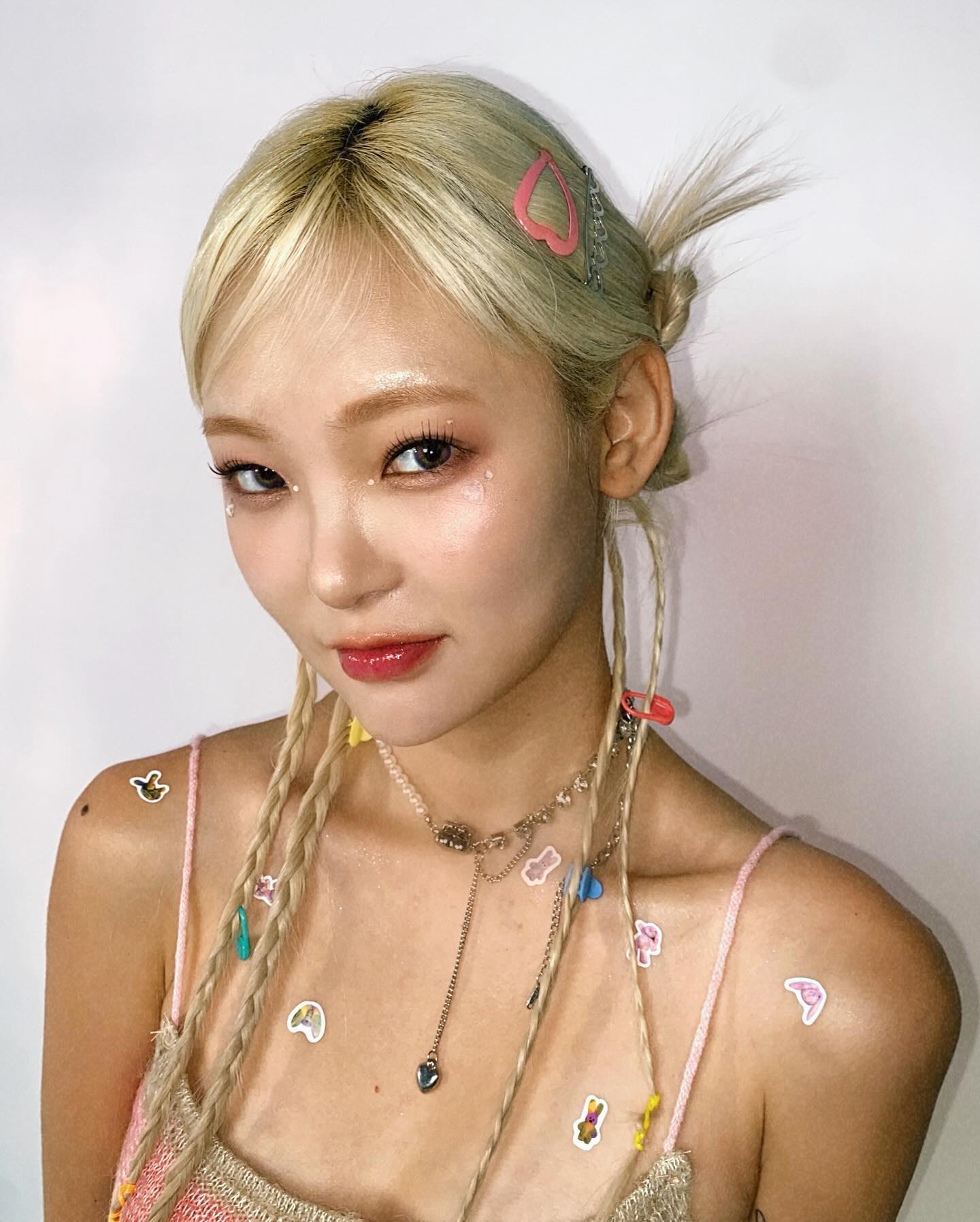 요런 헤메 너무 사랑해️‍⭐️🔥🐰🩷
또렷 화려!❤️‍🔥

#아이돌메이크업 #촬영메이크업 

✔️모-든 헤메, 촬영 문의 디엠 or 프로필링크 (오픈카톡) 주세요!