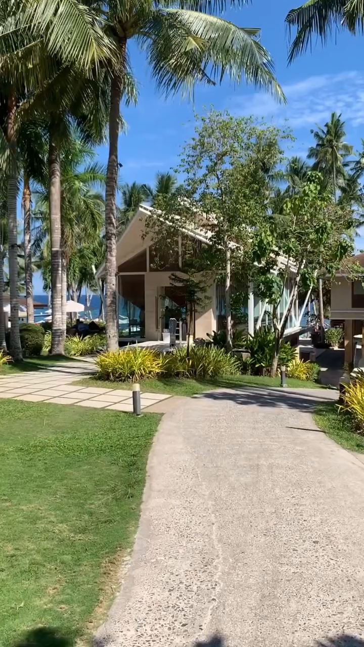 잘가 2023년, 여행으로 꽉 채운 올해의 마지막 영상 🐋🌴
당장 다시 돌아가고 싶은 푸꾸옥, 보홀, 세부 
살면서 제일 많이 타고 제일 재밌었다 ✨🏊🏻‍♀️
좋아하는 노을도 보며 풀바에서 칵테일도 마시고, 수영도 원없이 해서 여한이 없다🍹
코로나 이후 첫 여행에 뭘 준비해야할 지 모르고 일정도 바빠서 아무것도 준비 못했는데,
트래블월렛 하나가 이렇게 든든할 줄이야. 호텔 디파짓 해결 된 것 만으로도 한시름 덜었다 💳 불필요한 환전 안해도 되고, 수수료 손해 없이 간편하게 지갑 속으로 ! 카드 결제 오류가 있어서 상담했었는데 정말 친절하시고 답변도 빨라서 해외에서도 문제없음 👍🏻
푸꾸옥이랑 보홀 직항도 별로 없을 때 갔는데 트래블월렛은 시원시원하게 결제 잘됨 🤍 누구보다 빠른 여행 필수품 트래블월렛 

✨트래블월렛 장점
환율 좋을 때마다 분할환전 가능 
24시간 네이버환율기준 환전
환전 수수료 0%
해외 결제수수요 0%
해외 교통카드로 사용가능
ATM 인출 가능
원화 환불 무료

해외여행에서 호캉스 못참지! 트래블월렛만 있으면 여행 90% 성공하고 시작 💖 
혹시 넘치게 환전했어도 앱으로 다른 국가로 이중환전하거나 수수료없이 다시 원화환전 가능 💸

#여행사진자랑대회 #트래블월렛 #연말정산 #해외여행 #여행기록 #보홀 #세부 #푸꾸옥 #환전꿀팁 #여행준비물