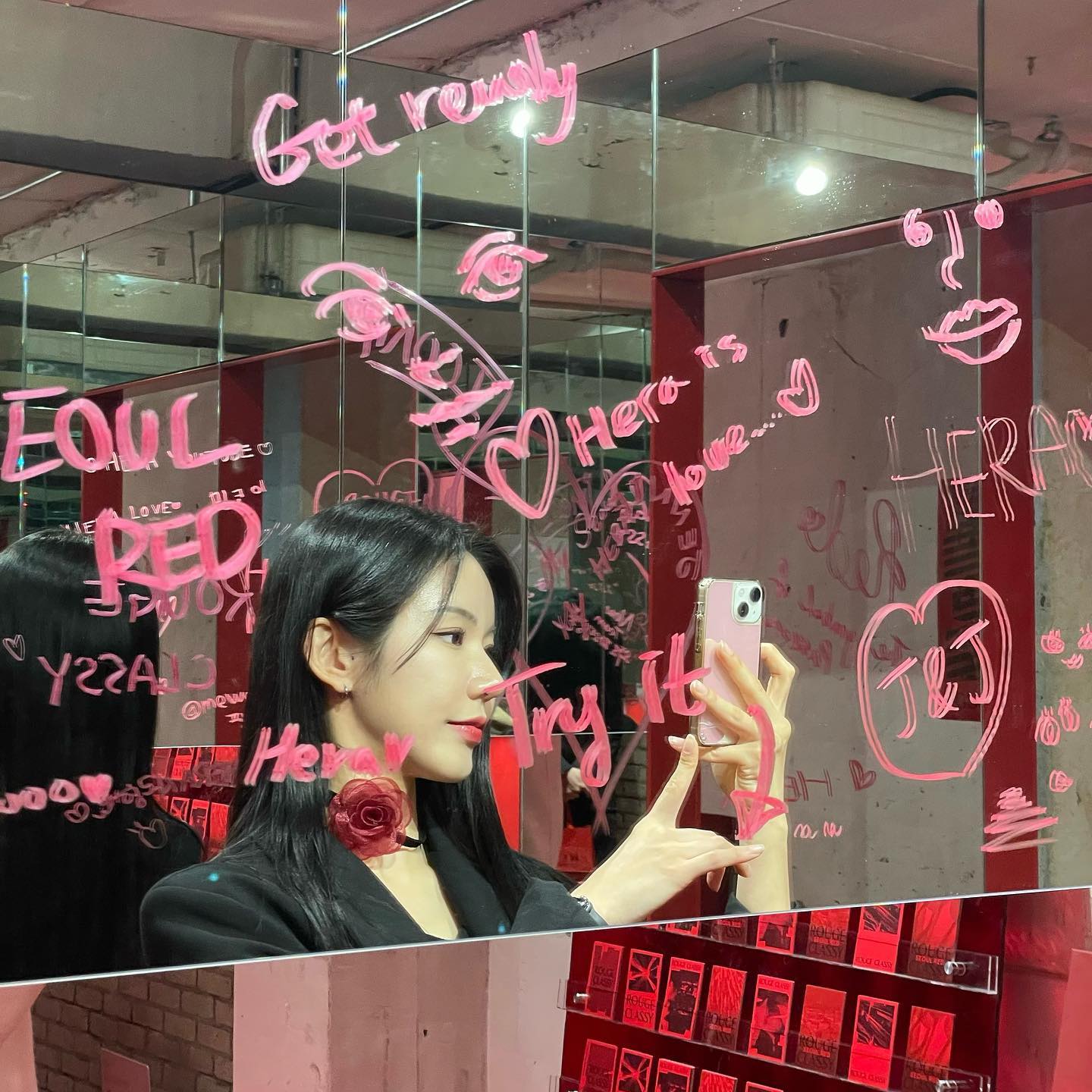 🌸봄 신상템 구경하러🌸 핫한 아모레 성수 방문! 2층에 헤라 팝업 스토어가 생겨서 폭풍 사진 찍기ㅎㅎ📸

NEW 루즈 클래시 꿀조합 추천‼️
479호 시트브라운을 베이스로 사용하고 301호 서울레드 컬러를 바르면 분위기 있는 딥한 레드로 변신😘

#셔터브리티 #봄신상템 #셔터 #올리브영 #올리브영셔터 #립추천 #팝업 #팝업스토어 #코덕 #뷰덕
#헤라 #루즈클래시