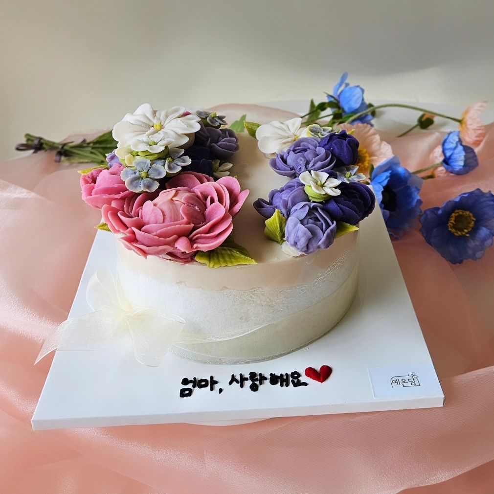 #협찬

엄마 생신기념 떡케이크!
실물이 너무 예쁘다. 
케이크덕분에 생일상이 예뻐졌다♡

#예온담 #대전떡케이크 #대전동구떡케이크