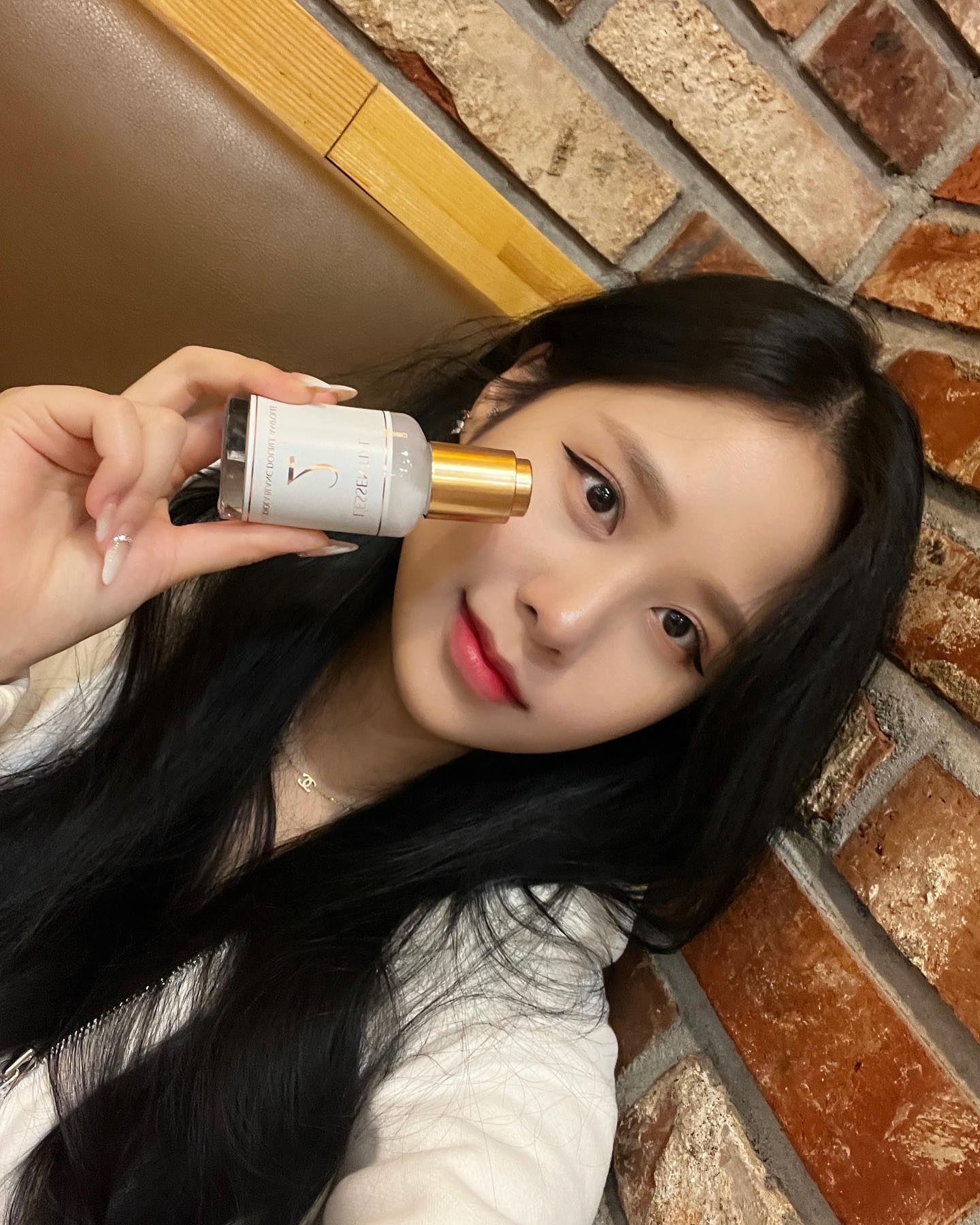 #협찬 

[ 레센셜 로디올라 블랑 더블 앰플 ]

✔️ 식약처에서 인증한 나이아신아마이드 성분 함유로 피부 미백 케어에 탁월❤️
✔️ 나이아신아마이드 외에도 트라넥삼산, 글루타치온 함유로 화이트닝 뿐만 아니라 기미 치료까지✨
✔️ 피부 테스트 결과 저자극 인증까지 완료하여 자극 없이 사용 가능
✔️ 끈적임 없이 소량으로도 촉촉하게 발리는 발림성
✔️ 무너짐 없고 들뜸 없이 메이크업 가능한 앰플

#광고 #레센셜 #미백앰플 #앰플추천 #기초화장품 #기초화장품추천