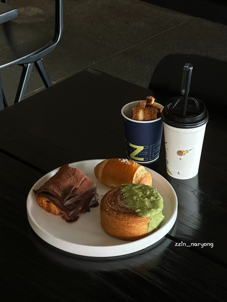 울산남구달동카페ㅣ파삭쫄깃한 퀸아망 파는 울산 페즈커피