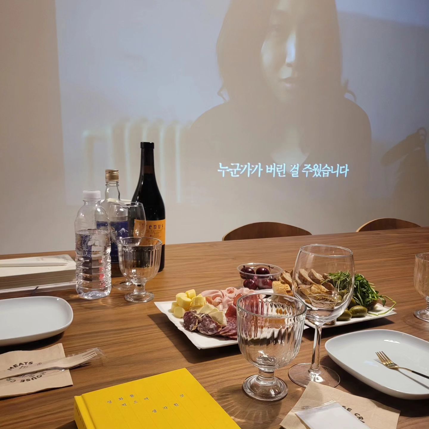독서모임과 함께하는 주말
gong_gan_isang #영화를찍으며생각한것 #고레에다히로카즈감독 #공간이상북클럽4기