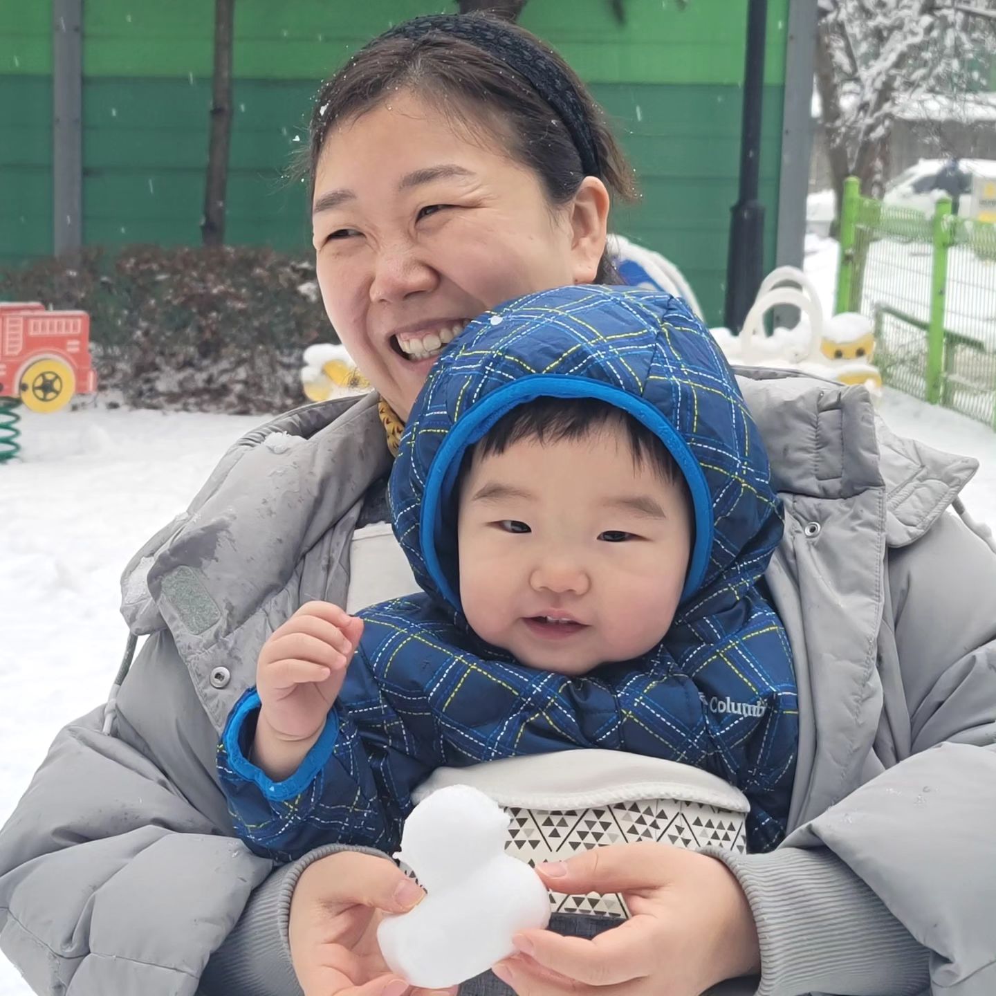우와 신난다! 눈온다! 🌨️
.
.
#눈오리 #눈오는날 #삼형제 #아들만셋 #아들스타그램
