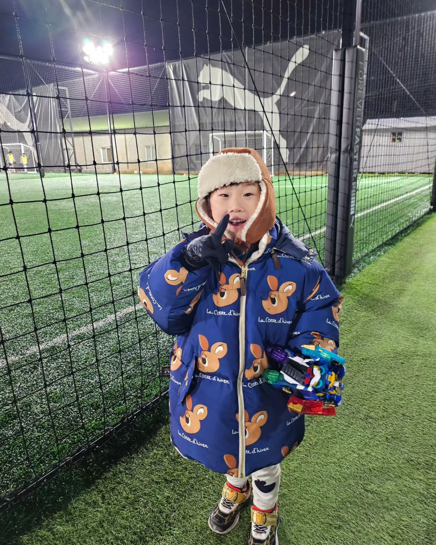 추워도 형아보러 간다며 다녀온 축구장⚽️⚽️
형아 힘내라!!
응원인지 방해인지 모르겠지만 
즐겁고 행복한 만남이었다♡ 

#축구경기#축구