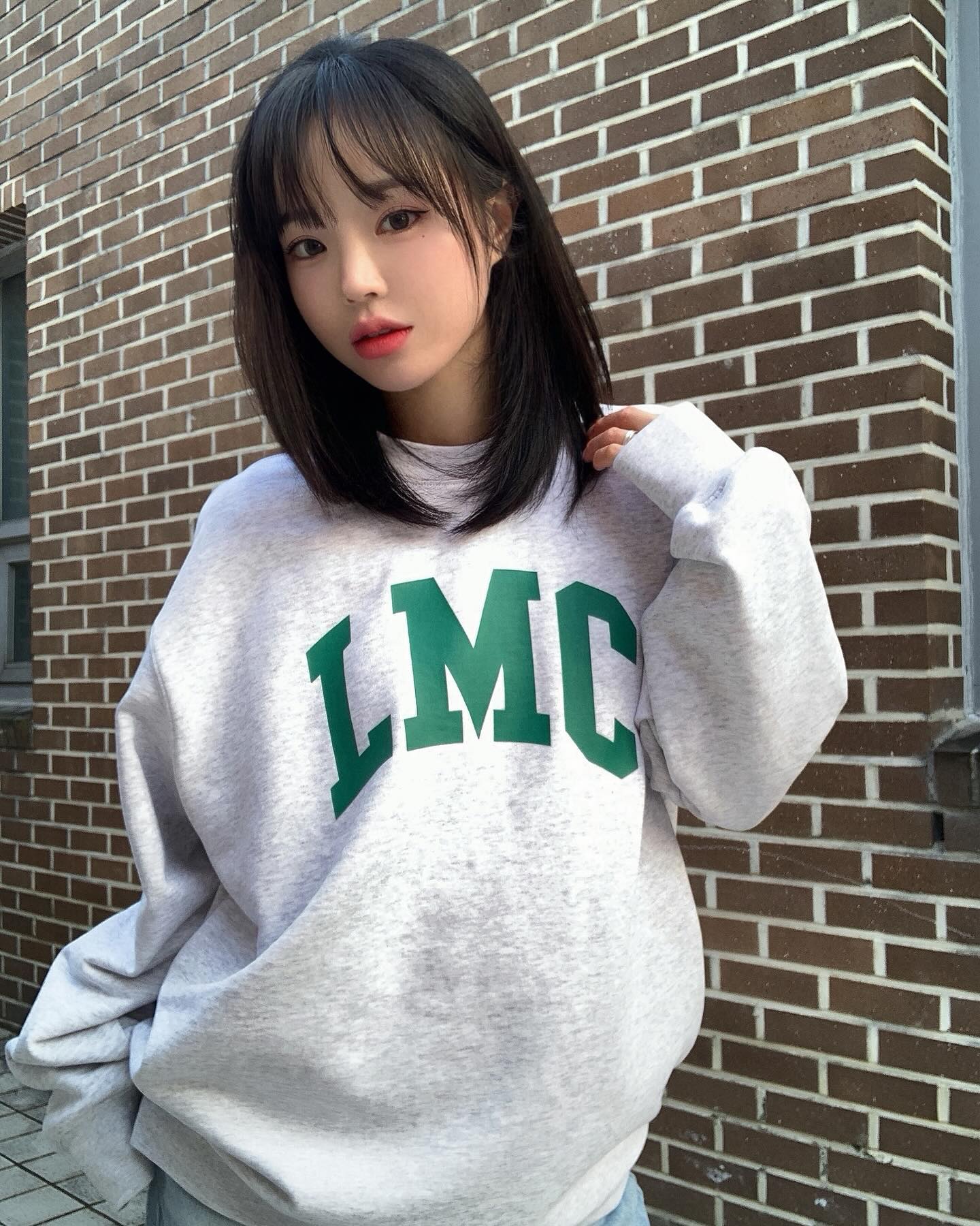 #협찬
그린컬러 로고가 포인트인 #lmc 맨투맨
다가오는 24ss 발매 제품도 너무 기대가 되는데요..🎀 `♥´ 
넉넉한 핏으로 입고 싶어 m사이즈 착용 했어요!

#엘엠씨#lmc맨투맨#lmc스웻셔츠#맨투맨브랜드#맨투맨추천#ootd
