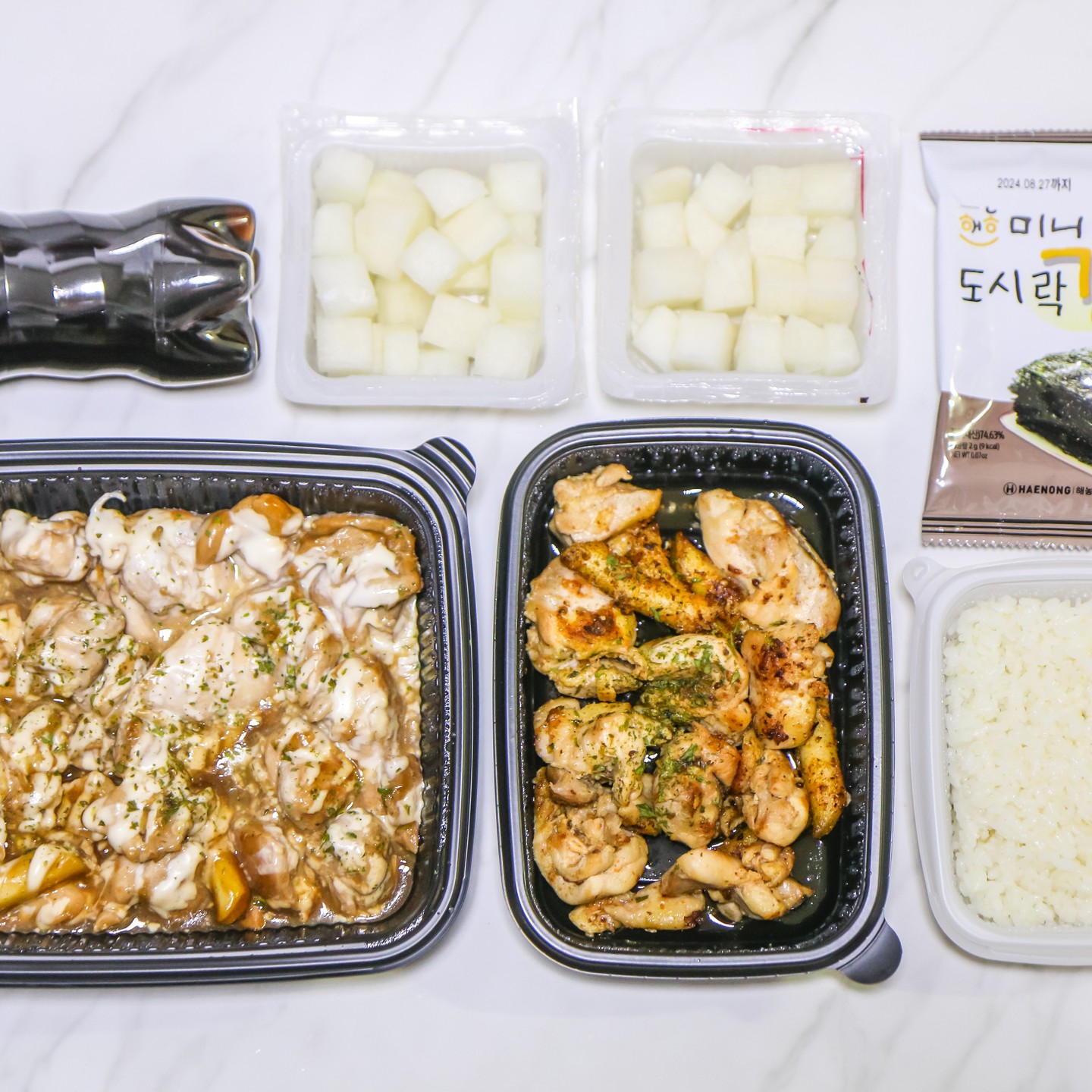 _
🍗 짱아네숯불치킨
🍗 역삼1동 823 B-123호

🍗 쯔란치밥도시락
- 쯔란순살치킨
- 밥
- 치킨무
- 도시락김
🍗 갈릭데리야끼숯불치킨구이

이번에 다녀온 매장은 강남도시락, 단체도시락 그리고 치킨 맛집을 찾고 계시는 분들에게 취향저격 매장이 될 수 있는 '짱아네숯불치킨' 되겠습니다. 포장, 배달 전문점으로 운영되고 있으며 방문 포장을 하게 될 경우 조금 더 할인된 가격에 메뉴 구매가 가능하기때문에 강남역, 역삼역 근처에 계시는 분들은 방문포장으로 매장을 이용하시는게 더 이득 되겠습니다😍

치밥, 도시락, 치킨, 덮밥처럼 쓰까먹는 스타일을 좋아하는 분들에게 매력적인 매장이 될 수 있겠다 생각하며 특히 단체주문도 가능하기때문에 강남단체도시락을 고민중인 분들에게 좋은 대안이 될 수 있겠습니다😊

쯔란치밥도시락의 경우 향신료때문에 호불호가 갈릴 수 있겠다 생각하며 기대반 걱정반으로 주문을 했는데 결과적으로 너무나 성공적인 주문이었으며 특히 집나간 입맛마저 되될려 줄 것 같은 감칠맛이 정말 일품이었습니다. 그리고 구성이 알찬 덕분에 개인적인 취향으로 메뉴를 즐기기에도 적합했습니다🥰

갈릭데리야끼숯불치킨구이의 경우 아시안컵 한국 경기를 보며 맛을 보려고 주문을 했으며 집에 쟁여 놨던 캔맥주도 꺼냈는데 아주 만족스러운 케미를 확인 할 수 있었습니다🤣

아! 그리고 피드 사진에는 없는데 매장 위생, 청결 또한 정말 만족스러운 상태였기때문에 여기는 배달로 매장을 이용하더라도 믿고 찾을 수 있겠다는 생각도 들었습니다😘
.
.
.
.
.
.
.
.
.
#짱아네숯불치킨 #강남맛집 #강남역맛집 #역삼역맛집 #역삼맛집 #국기원입구맛집 #강남도시락 #강남역도시락 #역삼역도시락 #치밥도시락 #치밥 #도시락 #도시락맛집 #단체도시락 #순살치킨 #치킨맛집 #치킨스타그램 #먹팔 #먹팔반사 #맞팔 #맞팔반사 #좋아요 #좋아요반사 #먹팔맞팔 #맛집블로그 #맛집블로거 #오늘뭐먹지
