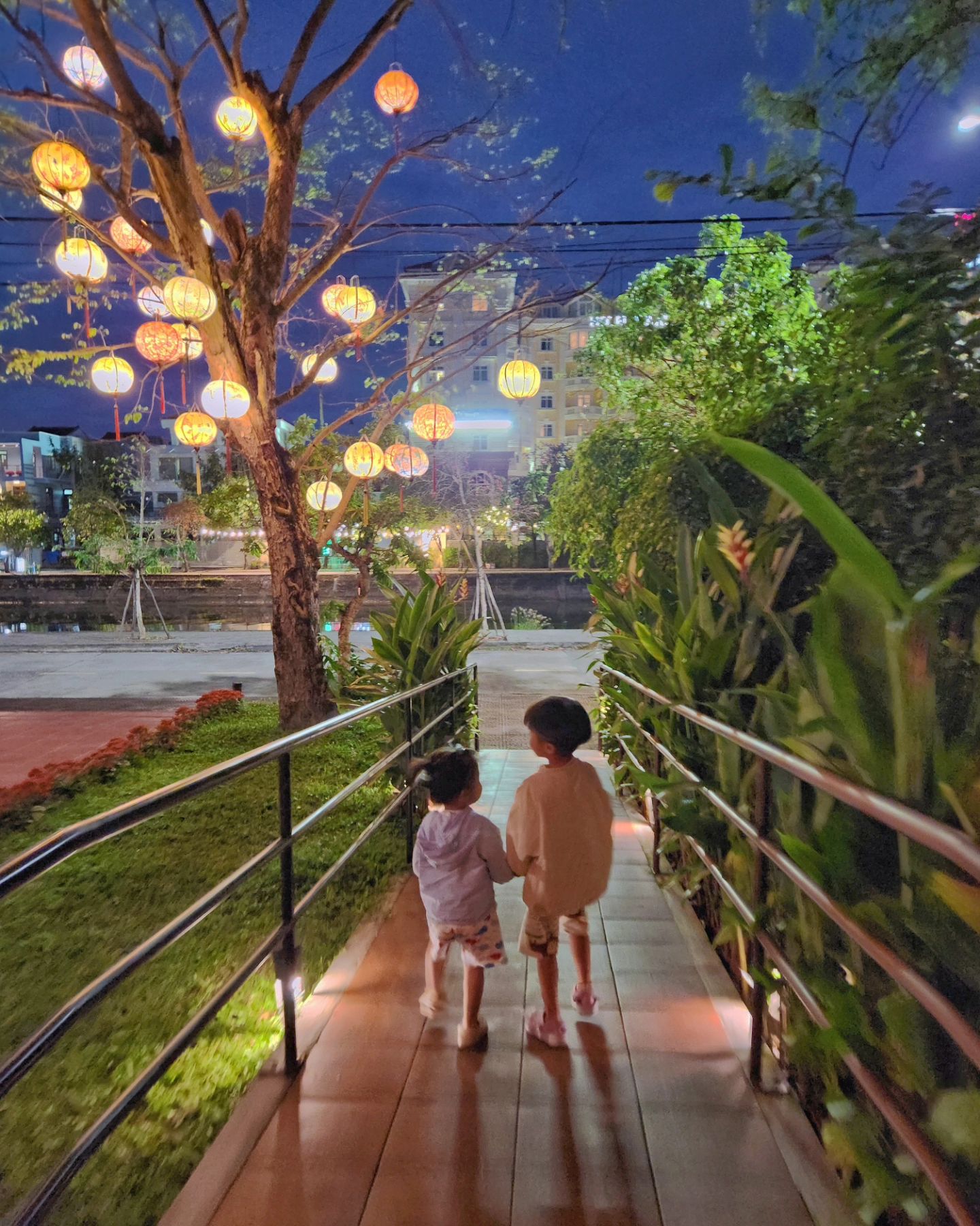 정말정말 내인생에서 가장 잘한일은 면허증 딴거라고 생각했당..
하쥐만 우지니 려워니 낳고나니 애들 낳은게 가장 잘한일..🫢
나랑 기옥이가 죽으면 혼자 외롭고 추억을 나눌 가족이 없는것이 짠해 무조건 낳았던 려워니🩷

그 둘이 치고박고 싸우고 울면 발작 버튼이지만...
평생 서로 의지하고 살으렴☠️💩