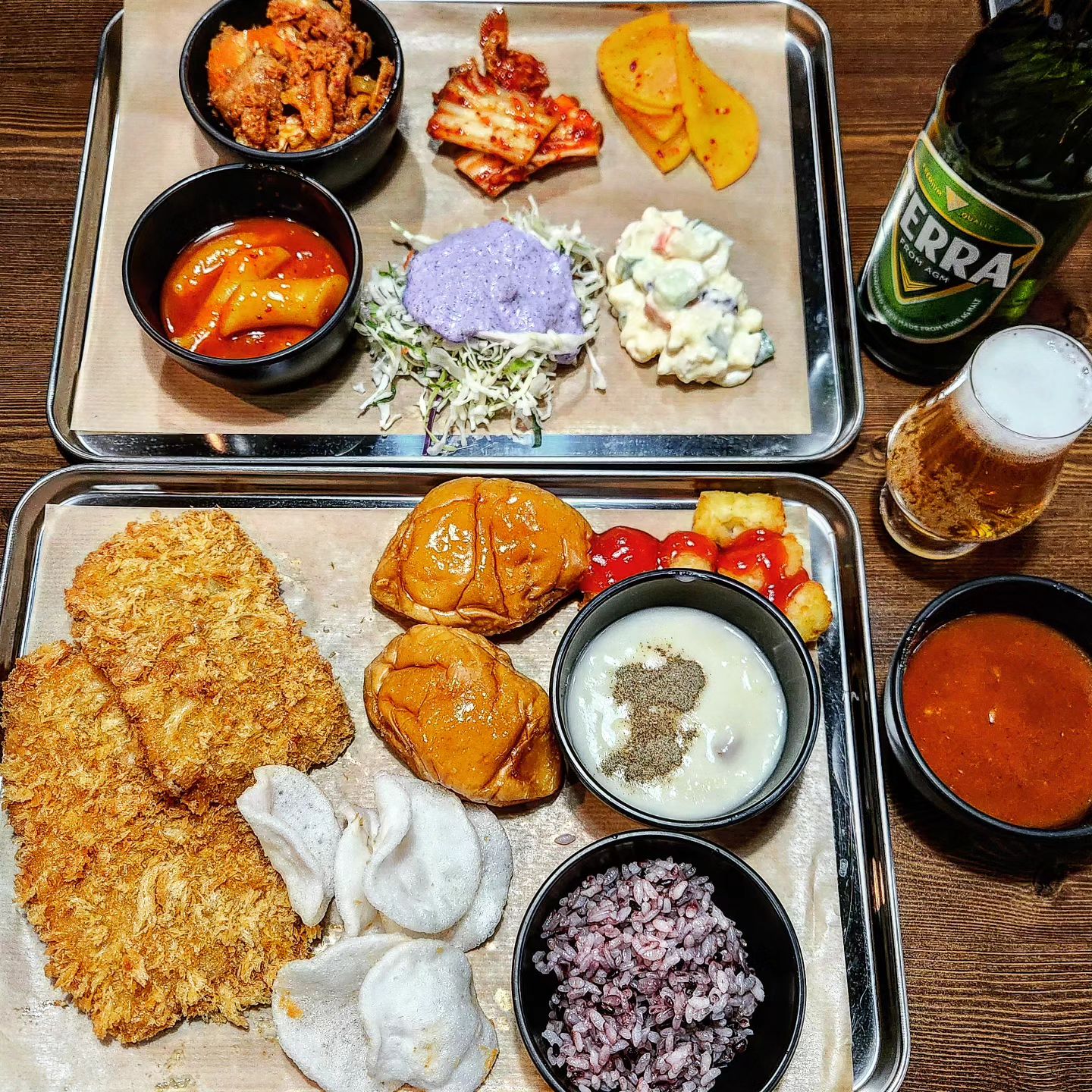 7900원에 돈까스 10장 먹어도 되는곳이
강남 한복판에 있다면 믿기시나요 😲😲
🥹🥹강남 직장인들 지갑 걱정해주는 곳
10900원에 갓 튀긴 수제돈까스부터🐷🐷
제육볶음, 잡채, 떡볶이 등 모든것이 무제한인데
지금은 이벤트로 7900원이랍니다🫶🫶🫶
사장님 이거 찐으로 남아요?😳
거기에 소주는 2500원 맥주는 2900원으로
술까지 은혜로운 가격이니 안갈수없어요
크으 튀김에 맥주 조합 못 참쥬🍺🍺🍺
이런 갓성비 식당은 널리널리 알려야해요
돈까스 퀄리티도 훌륭해 감동입니닷💕💕
돈최몇 기록 세우러 가시쥬 🤭🤭🤭
.
#돈비고고 #강남돈까스 #신논현돈까스 #강남맛집 #신논현맛집  #수제돈까스 #돈까스 #제육볶음 #즉석떡볶이 #수제맥주 #신논현맛집 #강남맛집 #신장개업 #돈맥 #돈까스맛집 #돈까스무한리필 #무한리필맛집 #강남무한리필 

👉서울 강남구 강남대로106길 7 2층
👉d.b.gogo