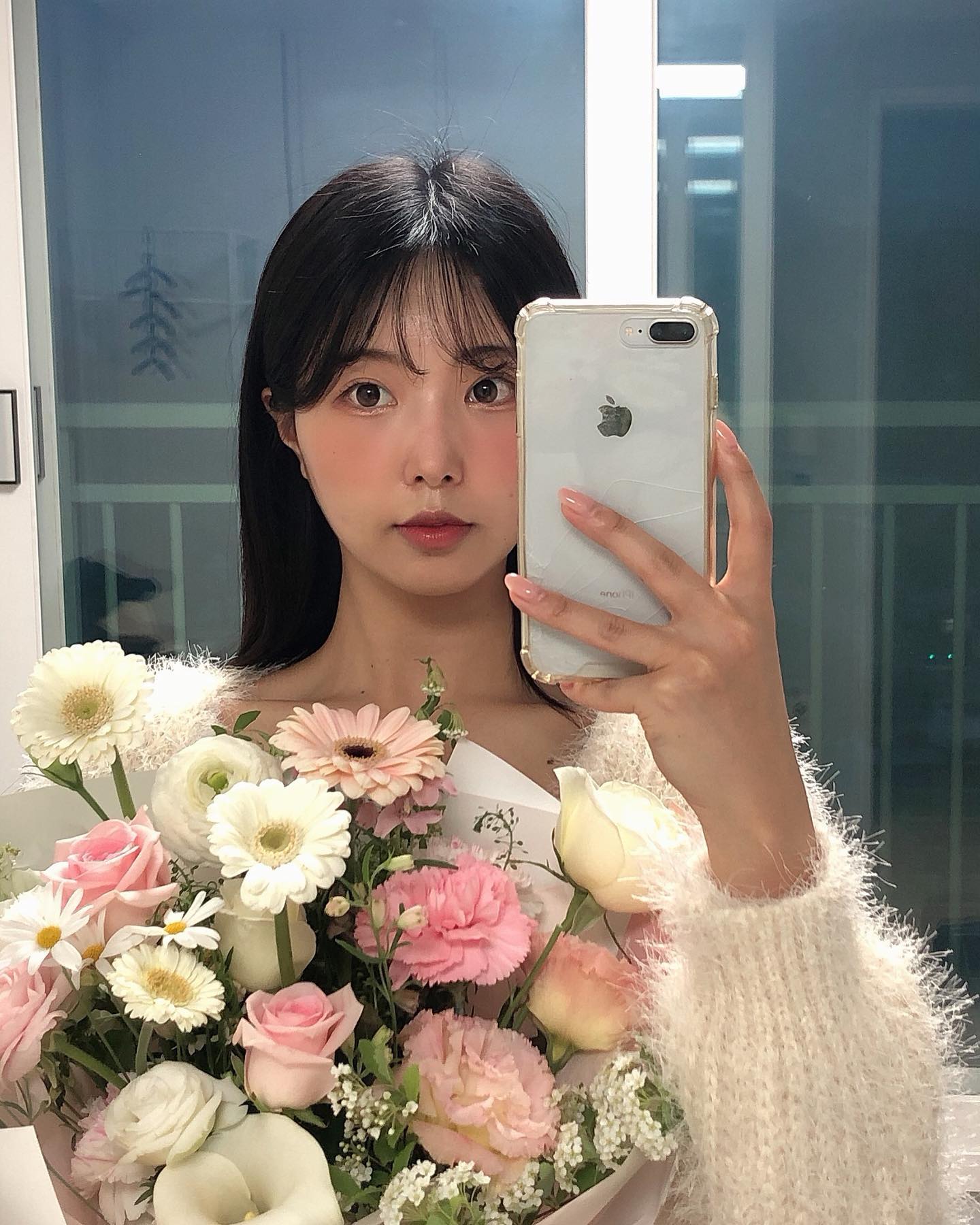 꽃 받고 사진 안찍을수가 있나💓💗💞💝