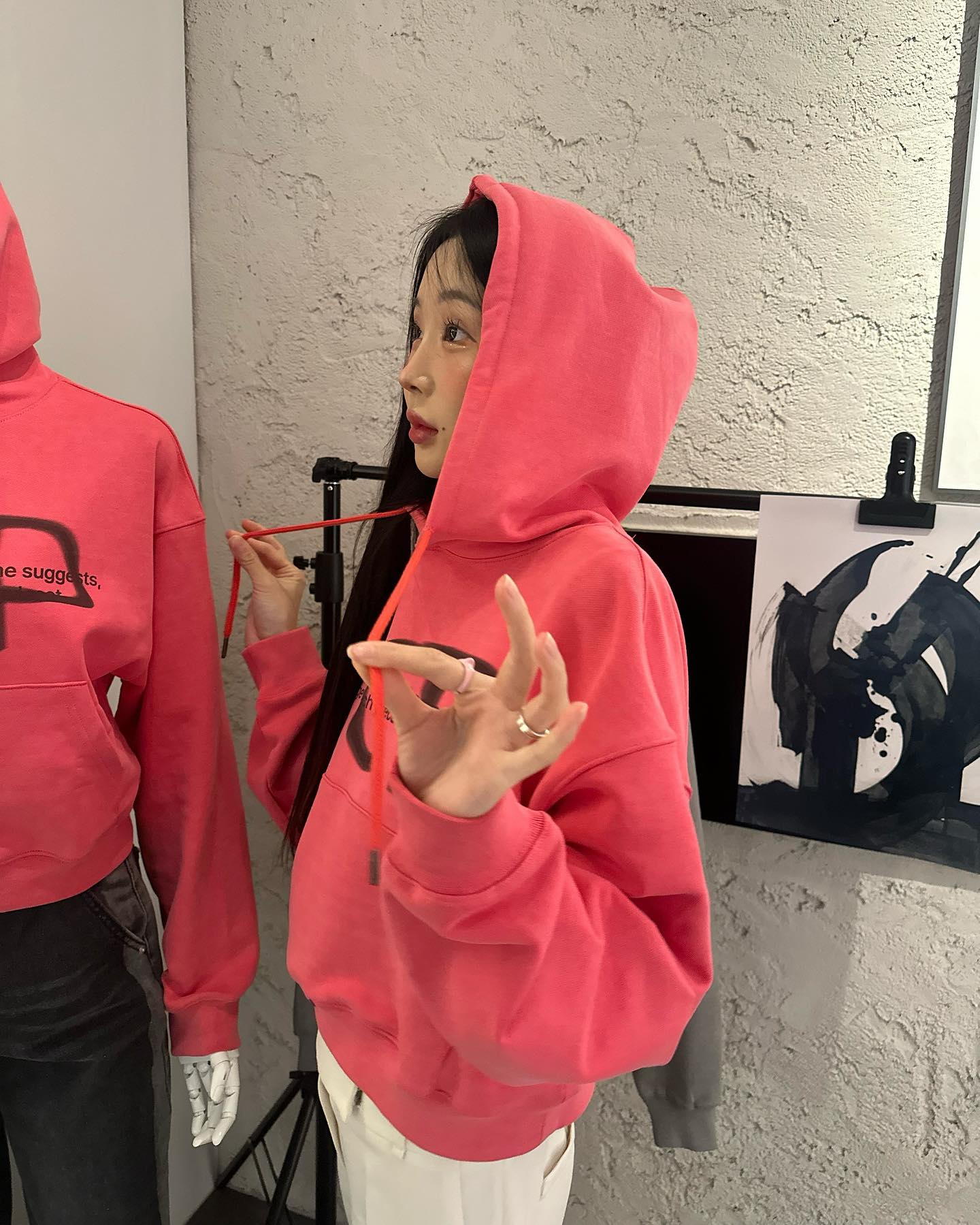 #초청 thecollectorpage x art_clover.official 의 콜라보 팝업스토어에 다녀왔어요!💟
여기 후드티 너무 예뿌자나요!
#thecollectorpage #더콜렉터페이지