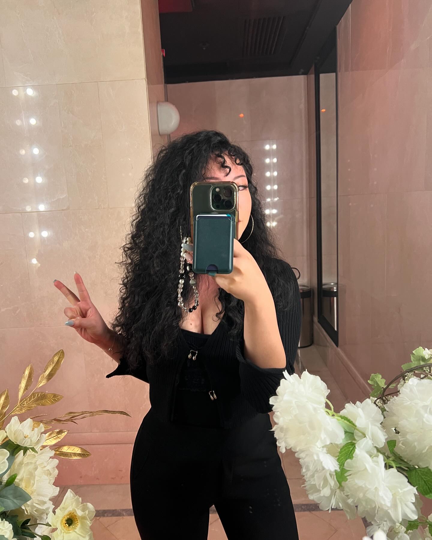 Get my hair done
이번엔 앞머리도 두가닥 생김 😂