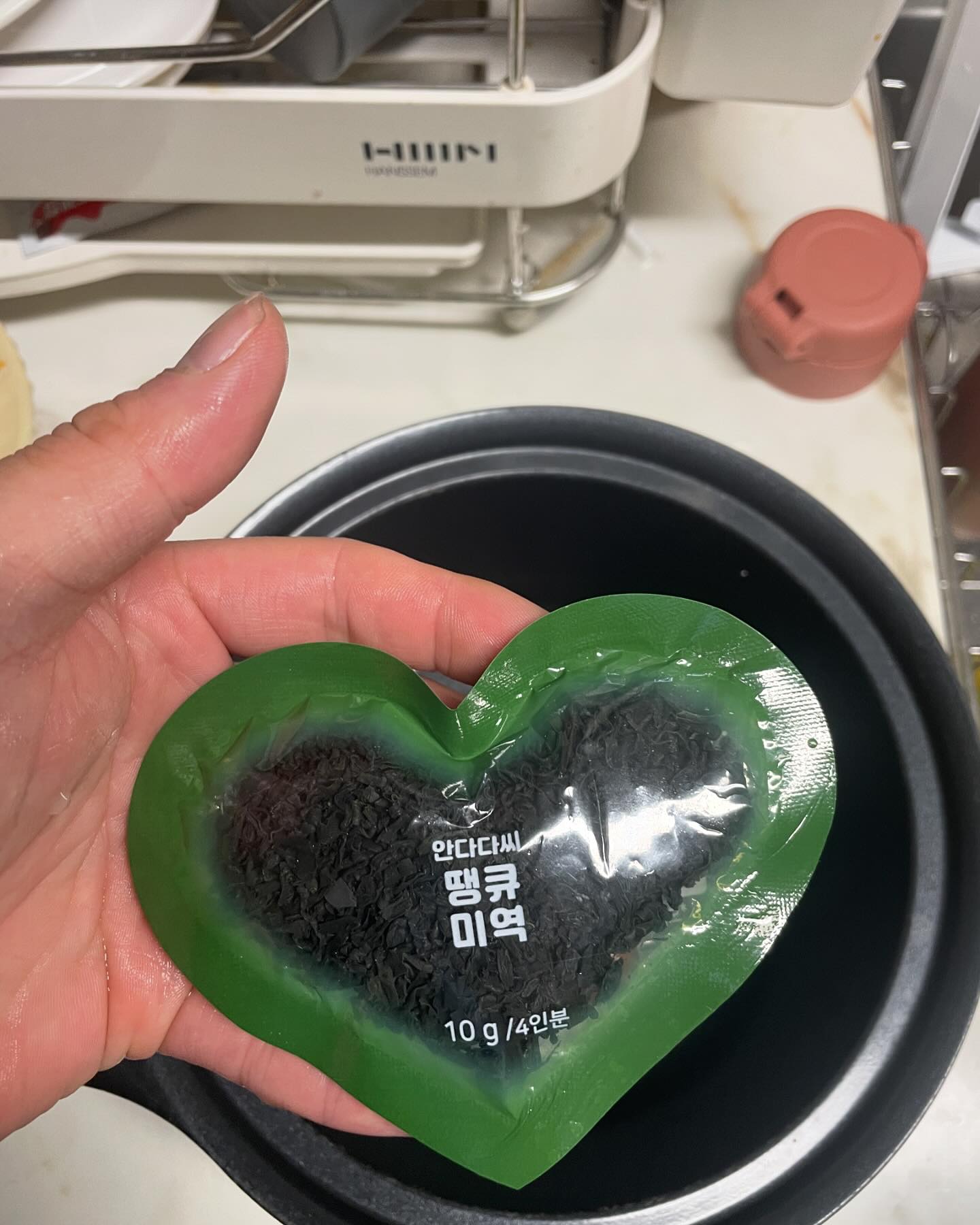 100일 동안 아프지 않고 잘 자라준 2호 지후 새벽 삼신할매한테 잘봐달라고 급하게 밥하고, 미역국 끓이고, 정수물, 미역국, 흰쌀밥 기도문 절 그리고 누나 지안이까지 우리 아이들 아프지 않고 건강하게 자라게 해주세여 #삼신할매 #청룡띠 #청룡띠아들 #100일상 #100일삼신상