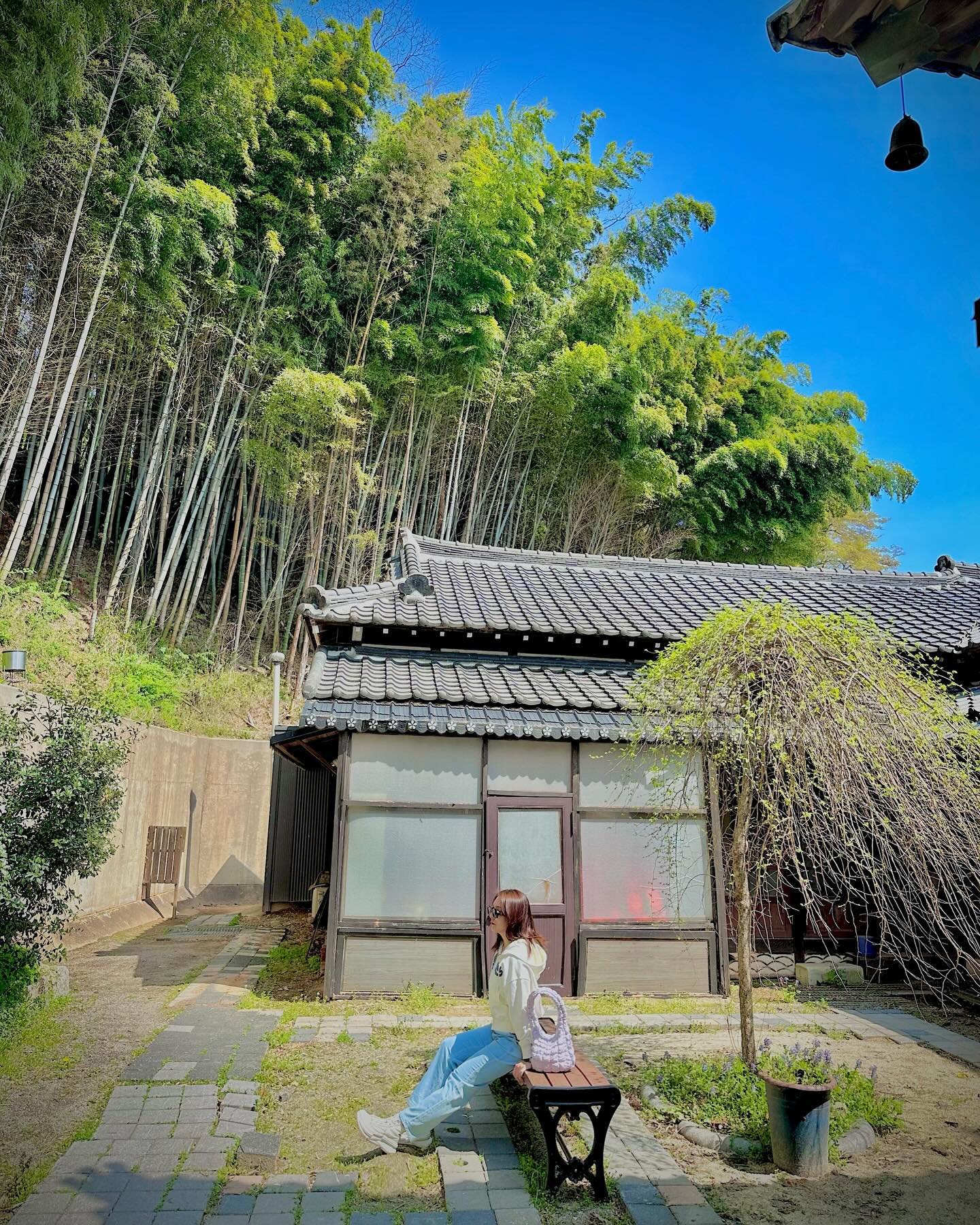 일본여행 
!!!!!!!!!!
온 듯한 
군산여행 
동국사! 한일병합 일년전 일본 승려가 지은 절이라 
일본 느낌 ! 국내 유일 일본식 사찰이라고 한다 
군산 다니다보면 일본 느낌 나는 오래된 건축물이 많아 구경하는 재미가 있었다 
신흥동 일본식 가옥도 구경하고 😳 
ㅋㅋ 생각보다 여기저기 많이 다녔네 
친구 결혼식이 메인이고 간김에 즉흥여행 이라 계획이 없었는데 성공적 !