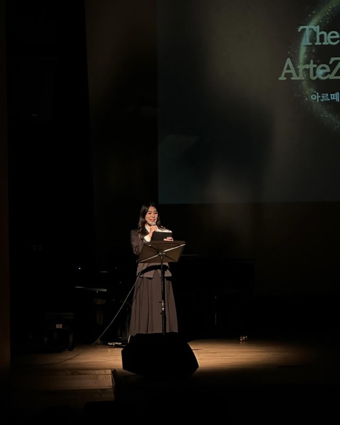 사회자 박선영으로 믿고맡겨주신
#아르떼지오앙상블 감사합니다 
창단연주에 제가 힘이될 수 있어서
너무너무 영광입니다🤍
부족하지만 열심히 했어요🥹
모두모두 수고많으셨습니다
-
경상도 사투리는 증맬루 
교정하기가 애립네요😂 
하지만 진행은 표준어야지 잘하는게 
아니지 않습니까 !!! (자기객관화 실패)
-
제게 좋은기회주신 아르떼지오 앙상블에 
다시한번 감사드립니다.♥
artezio_ensemble 
-
#본투비경상도 
#하지만난사투리가부끄럽지않다
#라고자기위안 ㅋㅋㅋㅋㅋ