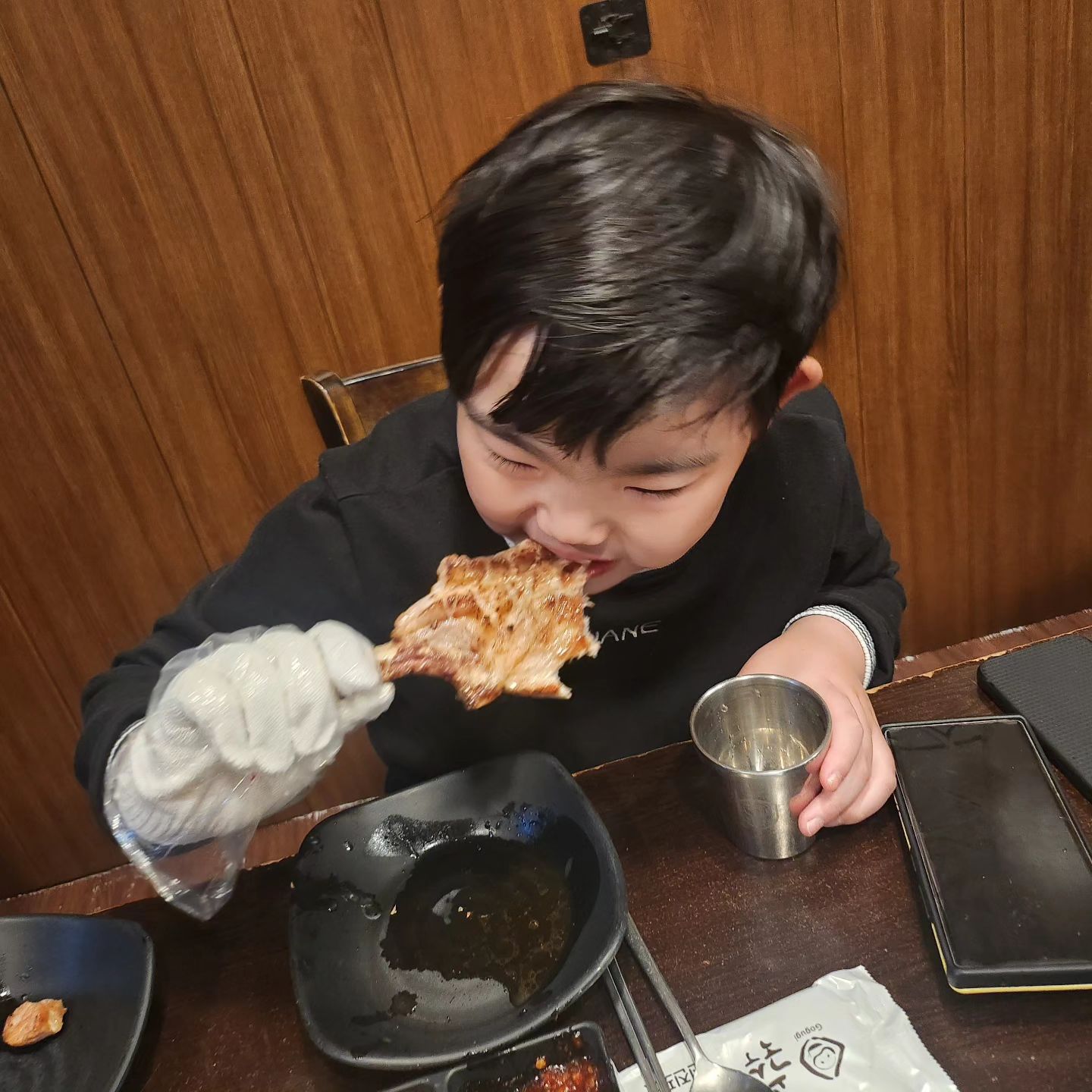 토마호크를 먹는법!!
gogugistory 

#토마호크#고기와국수이야기 #고기집 #울산명촌맛집 #울산일산지맛집 #먹빵