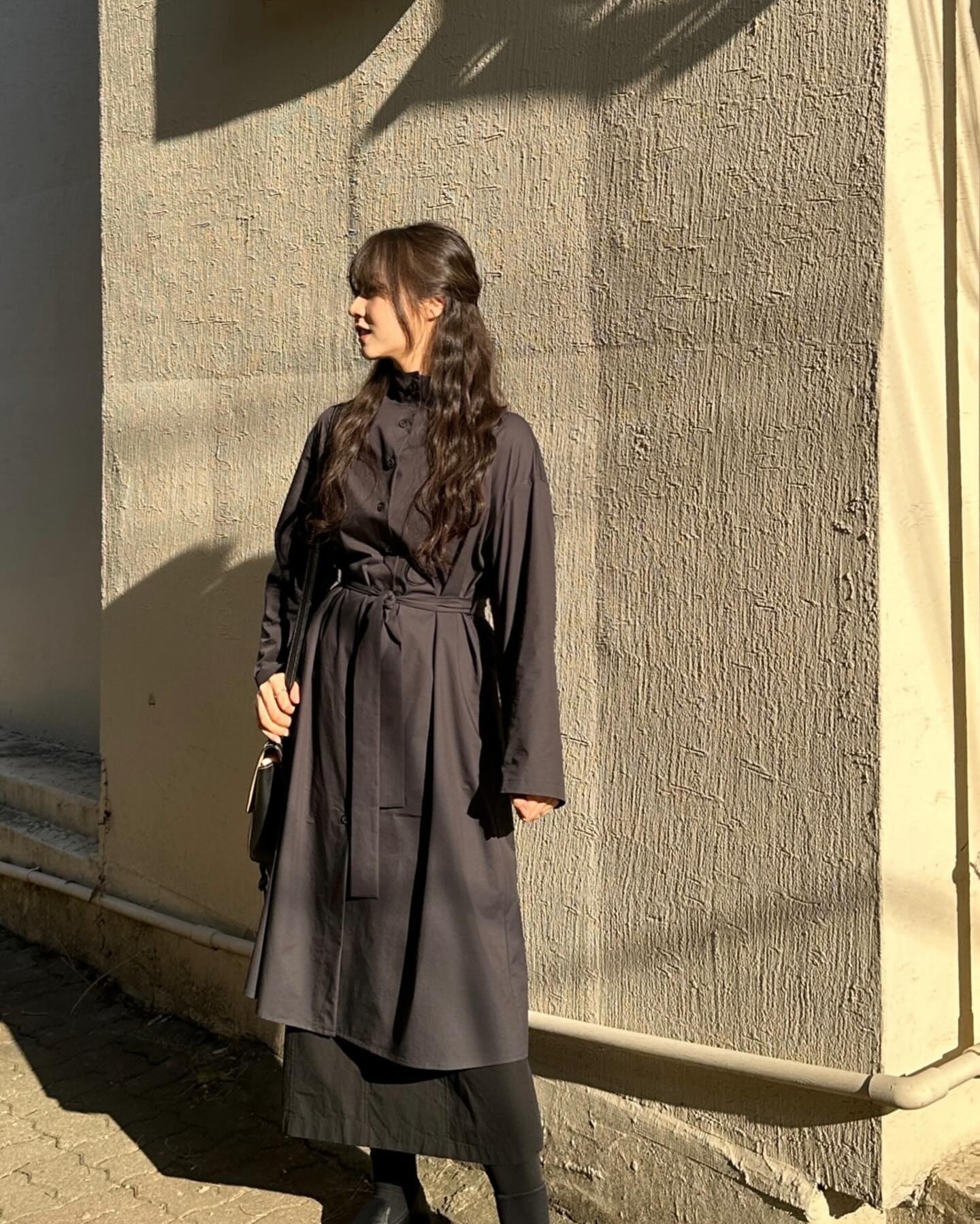 #협찬 봄이 왔네요 - 🤍

🏷️ Charcoal coat dress 🩶
: 제가 입은 제품은 코트 형식의 드레스예요 👗
아우터로 걸쳐입기에도 좋은 디자인이랍니다 :-)

#BLBT #비엘비티 #SPRING #별밭
#24SS #룩북 #디자이너브랜드 #런더너
#90sLADYLIKE #봄컬렉션