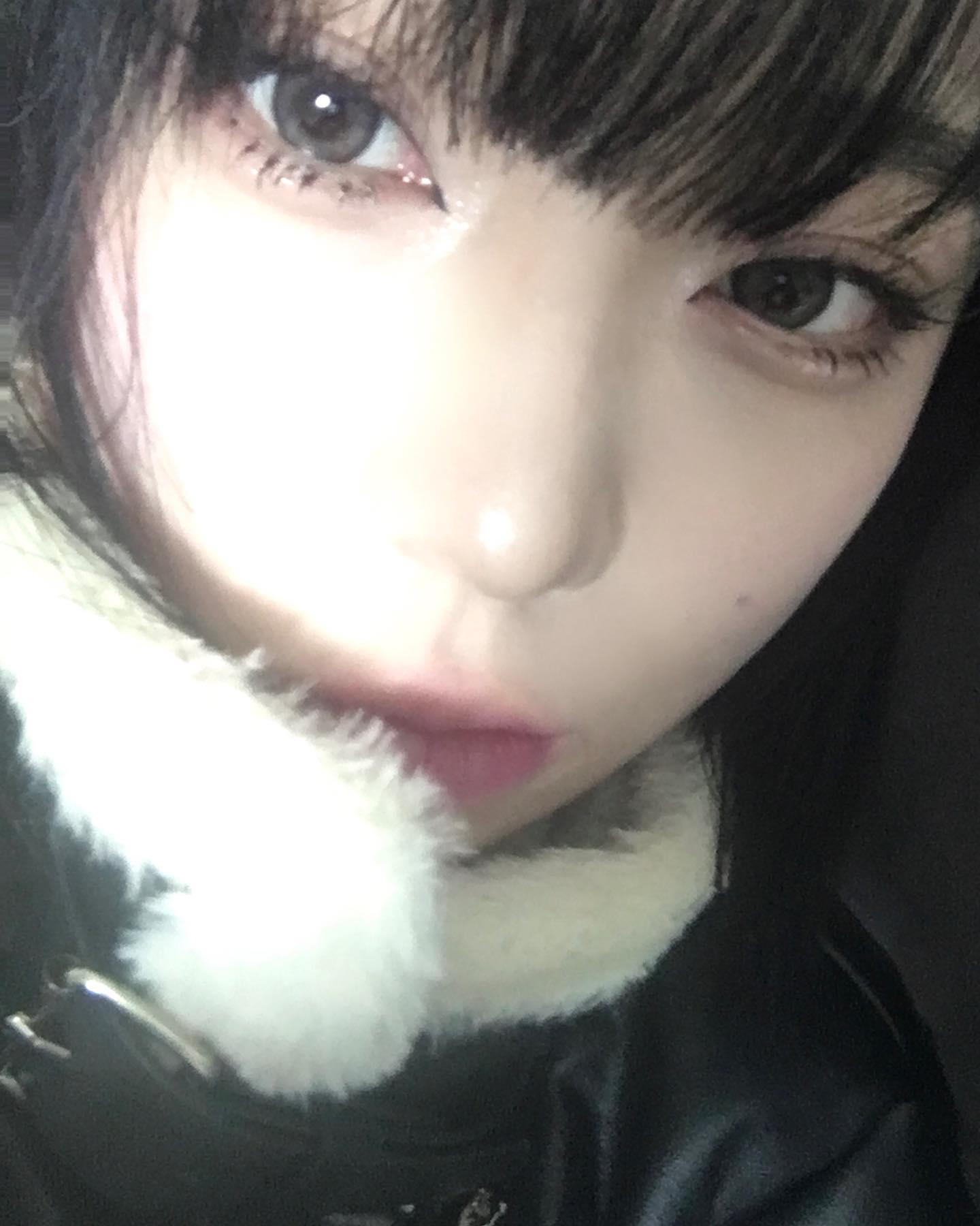 #제품협찬 화려하고 부담스러운 그레이가 아닌 애쉬 조합으로 세련된 더치그레이 컬러 렌즈를 찾으면 winc_app mimundo.official 에서..🤍 

이 렌즈는 고급스러우면서도 키치한 매력이 있는 렌즈 같아요! 개인적으로 제품 제공이지만 나중에 내돈내산 할 생각인 렌즈… 얼빡샷은 미안티비..🤍

#미문도 #mimundo #미문도렌즈 #윙크 #윙크앱 #winc #수수로