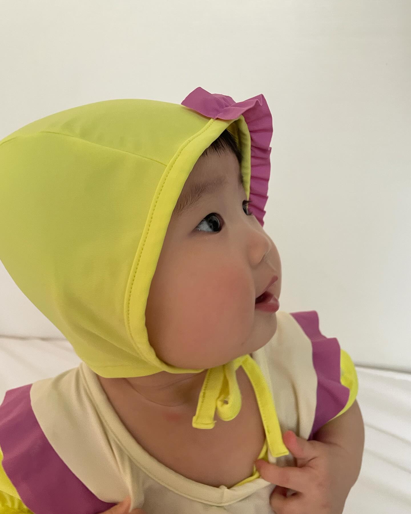 요즘 포동포동한 볼살이 
풍선 바람 빠지듯이 빠지는거 같아 아쉬움ㅋ
우리집 귀요미 👏

#10개월아기 #쌍둥이 #선둥이 #딸랑구 #포동포동 #cutebaby