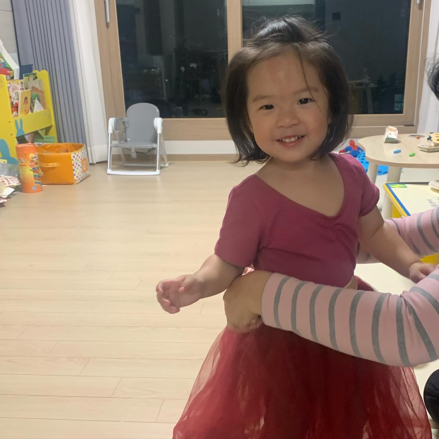 공주 🥰
곧 옮겨갈 원이 2,3세반 통합인데
(무려 20년 1월생이랑 같은반이 되는..)
걱정이 안된다 ㅋㅋㅋ 오히려 조아
내 김야무,,,더 발전할거야 기대됨 💖