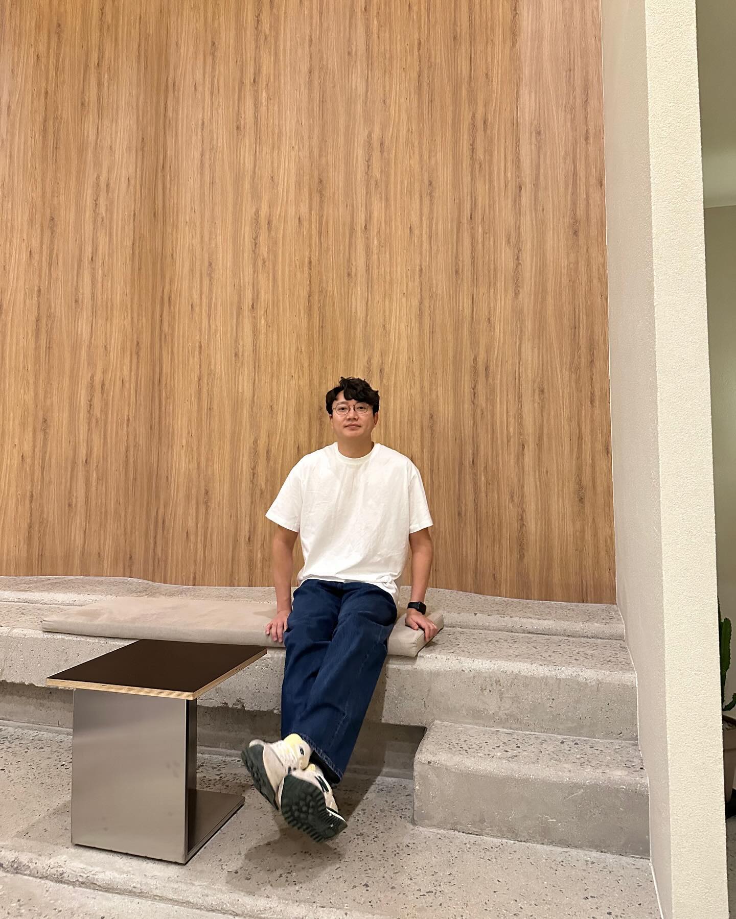 #휴먼메이드 #humanmade 
humanmade 

♣️ 일본에서 구매한 #휴먼메이드 코튼 3PACKS!
무슨 이너 면티 3개가 5만원 ~ 6만원씩해 비싸다 생각했지만 이유있는 고퀄리티 #반팔티 이다. 휴먼메이드 왼쪽 밑에 로고로 로고플레이 살짝 가능하고~ 단독으로 입어도 이쁘고 레이어드 받쳐 입기도 좋다. 특히 면소재감이 부드러워 싸구려 면티와는 다른 클라스 있는 착용감을 선보인다. #기본티 로 살만한 가치가 있는 #반팔티 리셀은 조금 비싸지만 #일본여행기념품 으로 적극 추천한다.

🔍 착장정보 🔍
가디건 : 라코스테 가디건
lacoste 
반팔 : 휴먼메이드 코튼 반팔
humanmade 
바지 : 리넥츠 데님
renacts_official 
신발 : 뉴발란스 574 레거시
newbalance 

#이너반팔 #일본휴먼메이드 #남자티 #기본티
#ootd #패션계정맞팔 #패션가이던스 #남자패션
#소통 #반팔