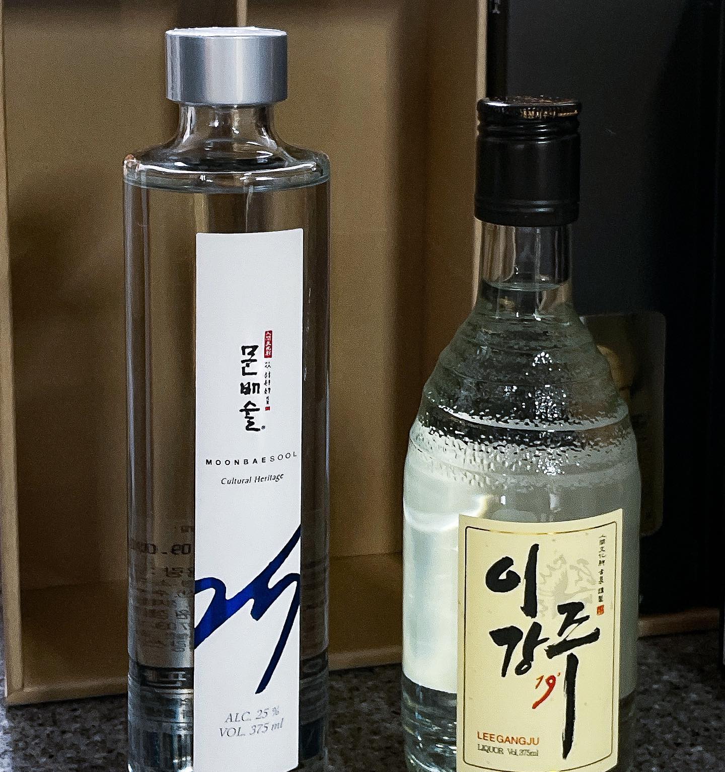 #광고
술마켓 전통주 🍶
온갖 전통술이 모여 있는 술마켓,

전통주가 이렇게 많은 줄 처음 알았어요 👀
요즘 선물을 전통주로 많이 하시더라구요 !
본지역에서만 맛볼 수 있는 막걸리까지
술마켓에서 겟! 했습니다 👋🏻

특히 우도 막걸리 왜이렇게 맛있나요,,
하나하나씩 맛보는 재미 🍾🍾
술마켓에서 전통주외에도 와인부터
양조주, 막걸리 등 다양한 주류들이 있으니 구경해보세요 🍶
.
sool_market #인플카 #전통주 #전통주쇼핑몰 #술마켓