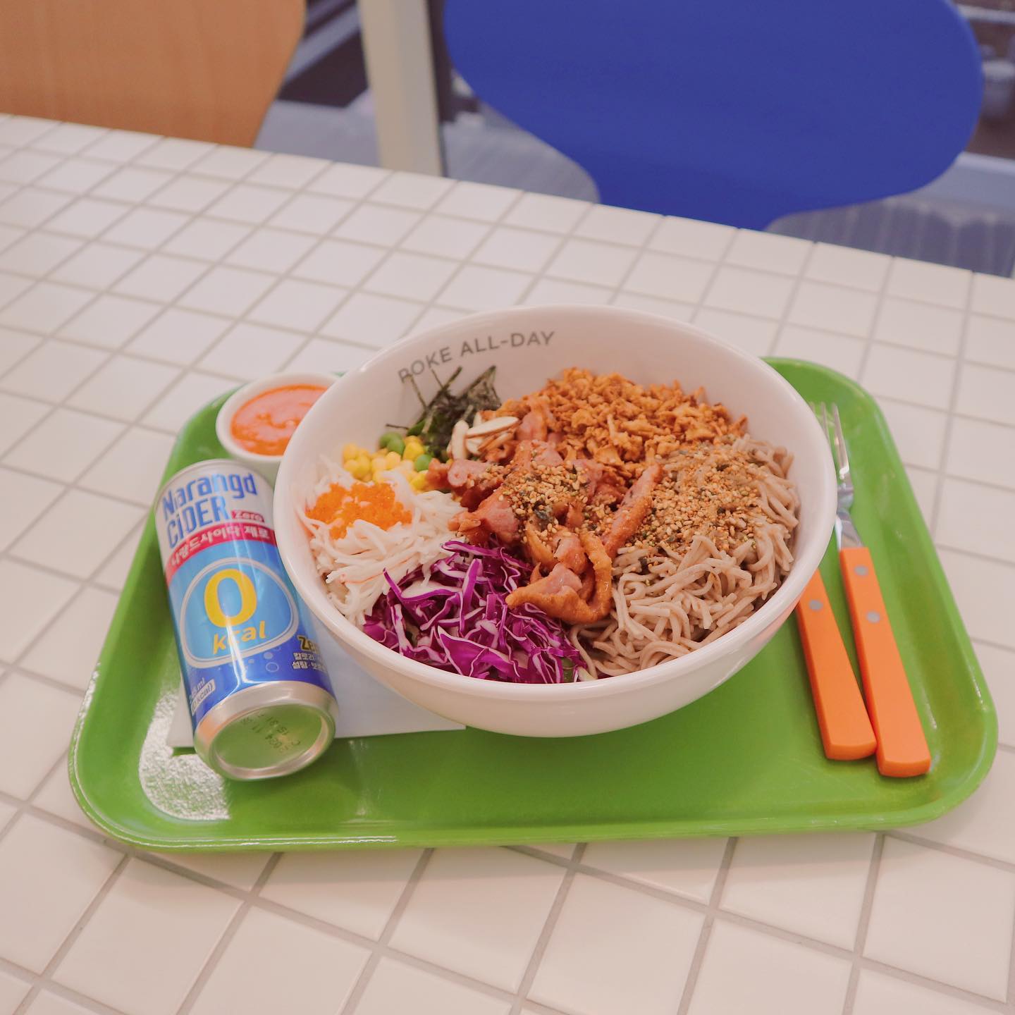 #협찬 내 기준 샐러드 맛집 1티어🥗

오랜만에 친구들 만났더니 다들 건강 생각하는지
새해맞이 피티나 식단관리를 시작했다고 한다.
아무거또 안한 나, 찔려서 다음 날 샐러드 머그러감 ㅎ;;
온리 고기파였던 나도 맛있게 먹은 포케올데이 뇸뇸굿

기본포케 + 메밀면 + 오리고기토핑 = 맛없없✨

#포케올데이 #pokeallday #안암동샐러드 #안암동샐러드맛집
#안암동샐러드배달 #안암동포케 #안암역샐러드 #안암역브런치
#안암역맛집 #안암역점심 #안암역카페 #포케올데이안암점