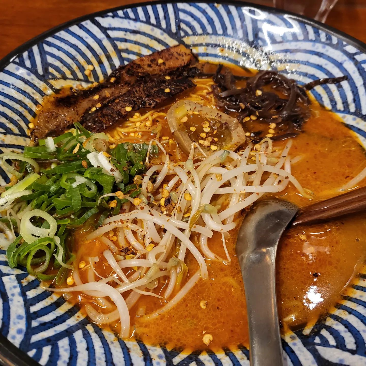 #천지라멘 
개인적으로 입맛에 맞았던 라멘
차슈도 부드러웠구 계란도 좋았다
적당히 얼큰해서 취향 저격
재방문 의사 많음
근데 양이 좀 적은 것 같기도?

매운 라멘 0.9

나만의 평점: 4.2

#동명동맛집 #동명동밥집 #광주맛집 #동명동라멘