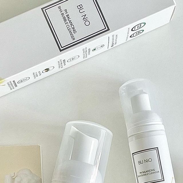🧡 on Instagram: "#제품협찬 BHA 성분을 함유하여 피부에 자극없이 불필요한 각질과 진정케어를 동시에 해주는 약산성 저자극 버블 클렌저🫧 촉촉하고 쫀쫀한 버블폼 제형으로 부드럽게 롤링
