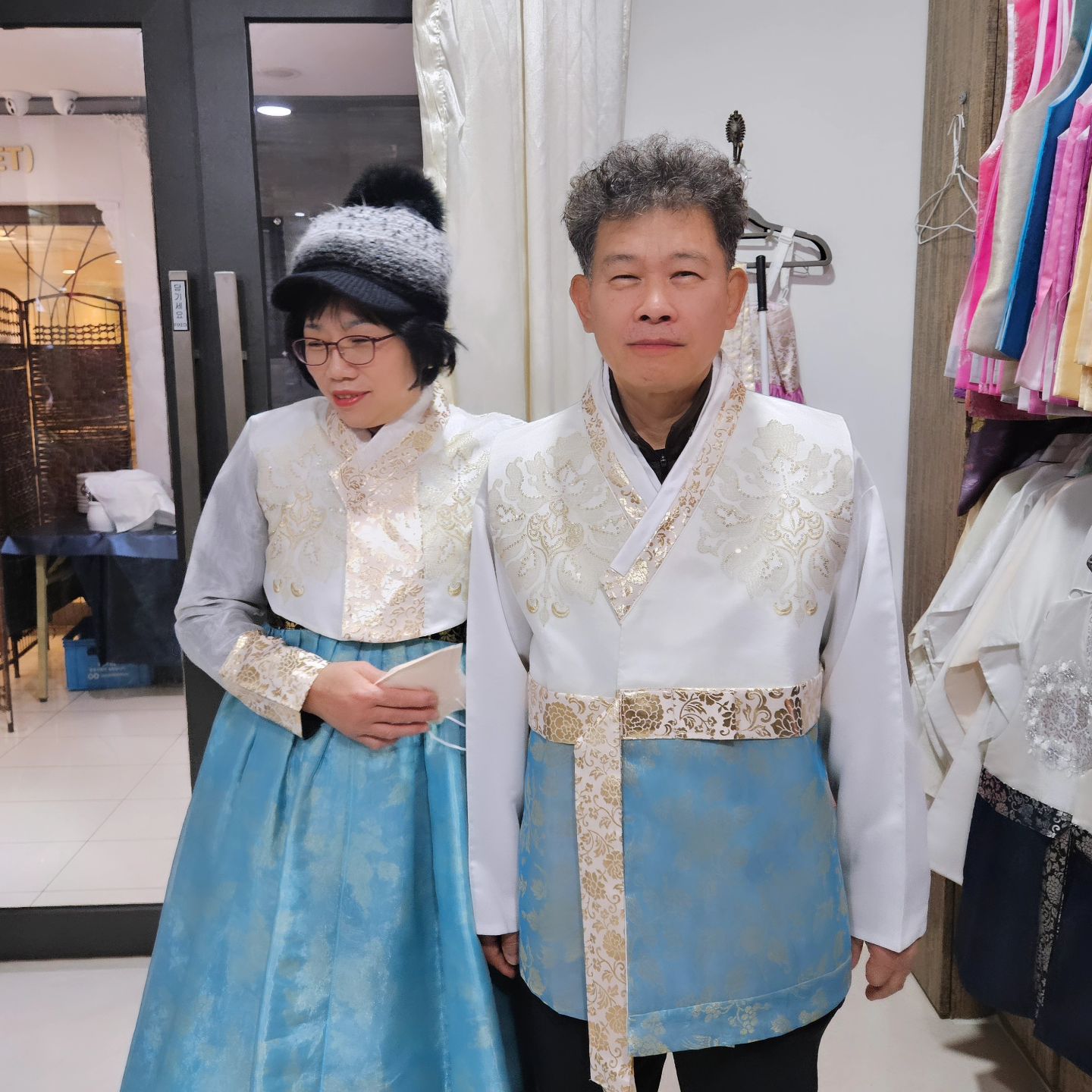 엄마 아빠 커플사진♡
아빠 고희연 준비 중!!

한복 곱다고와♡