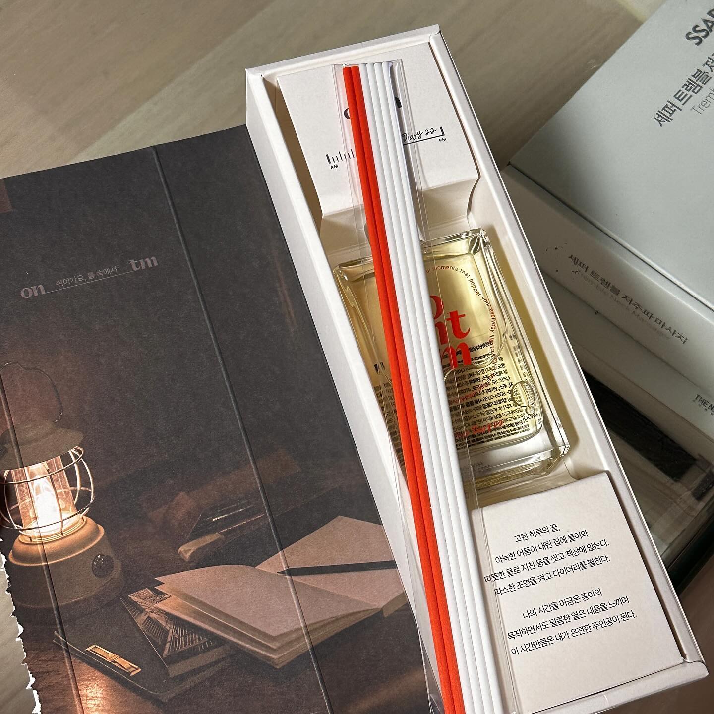 온틈 은은하게 발향되는 실내디퓨저 100ml_[머스크 우디향] 디어 다이어리22 / 정상가 31,000원

트렌디하고 집 어디에도 잘 어울려요💖 우디향으로 구매했는데, 생각보다 향이 은은하니 집 분위기에도 잘 어울리고 방에 두기도 편해요!
선물용으로 추천드려요😊

#ontm #온틈 #온틈디퓨저 #온틈실내디퓨저 #실내디퓨저추천 #오늘의집 #오늘의집디퓨저