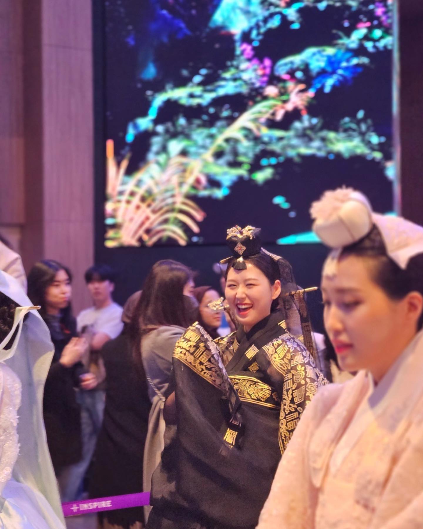 찰나에 찍힌 이 사진 젤 맘에 들어✨
#인스파이어아레나 짱 넓다😆
#대한민국한복모델선발대회