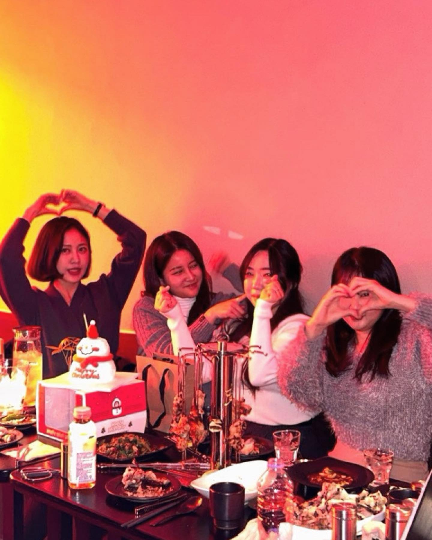 🎀Happy Birthday🎀
거 햇던 단이 생일 아직도 웃기네 ..🤧❤️
곧 또봐 🎄🥳🎉🎊 가장 많이 생일축하해 ❤️
맛집 천국이네 으정뷰!