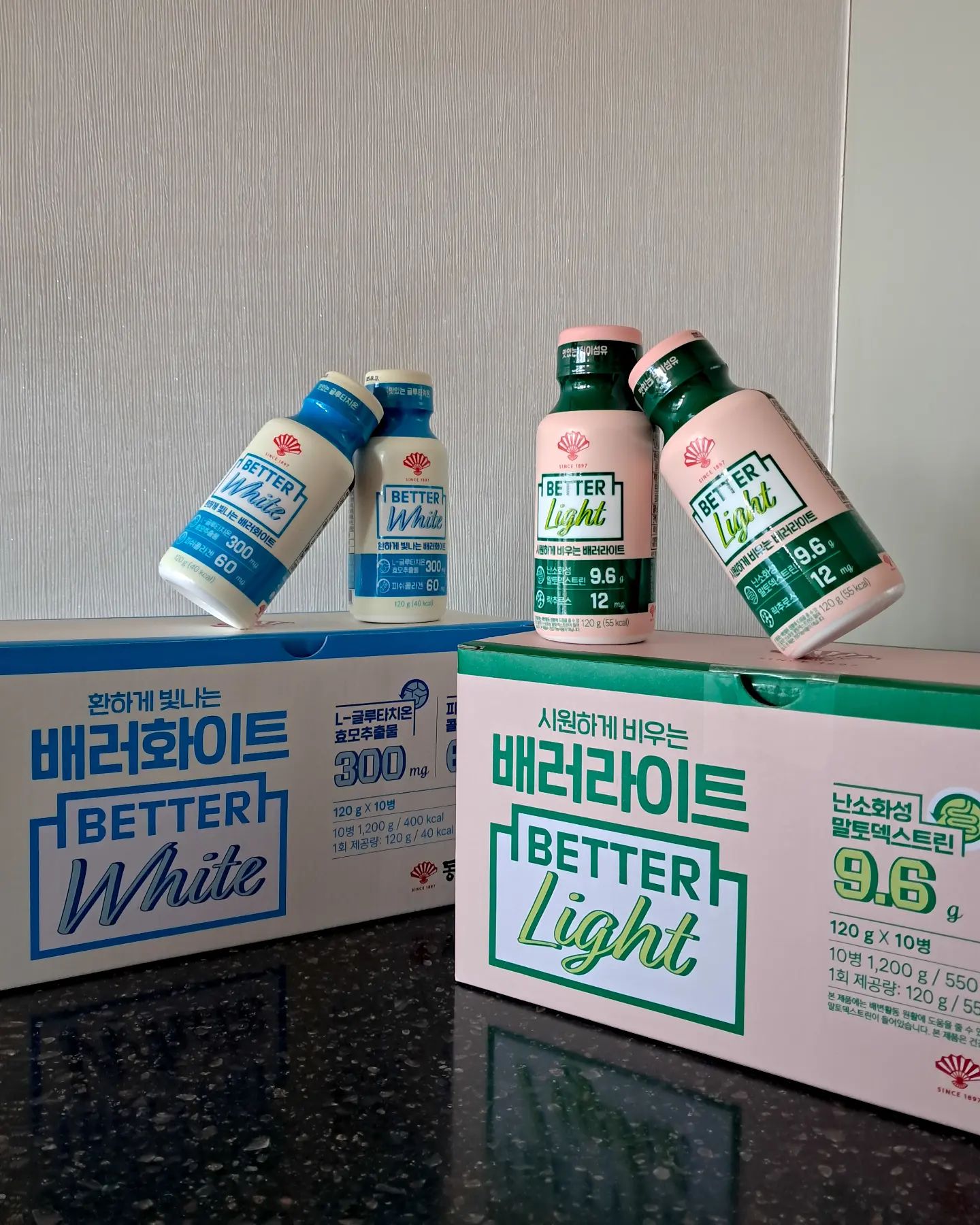 #협찬 #배러라이트 #배러화이트

📍CU
💰 1병당 3,500원

음료 한 병으로 건강 챙길 수 있는
맛있고 간편한 배러음료 2종😆

까스활명수로 유명한 '동화약품'에서
출시한 제품이에요~

🩷 배변활동을 챙길 수 있는 핑크핑크한
'배러라이트'는 사과맛!
💙 아름다움을 챙길 수 있는 파랑파랑한
'배러화이트'는 상콤한 비타민 음료 맛이 나서 맛있어요!

절취선을 따라 비닐을 뜯어야지만
먹을 수 있는 환경까지 생각한 제품👍

#cu덕후 #cu덕후42기 #cu #cu신상 #편의점신상
