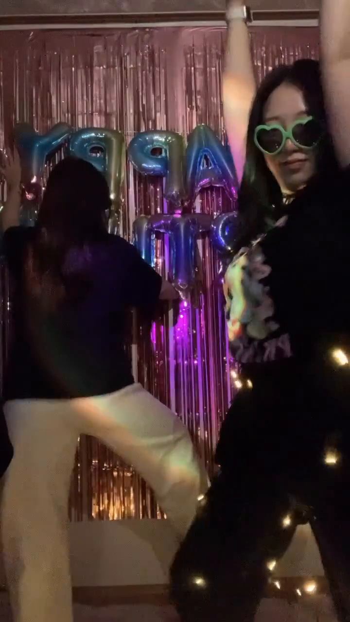 💃 ANTI-TTTTTTTT🕺🏻 (feat. 뭉순임당 티셔츠)

#reels #reelsvideo #reelsinstagram #reelsdance
#follow #reelsinsta #birthday #birthdaygirl #dance #dancechallenge #뭉순임당 #뭉순임당굿즈 #티셔츠