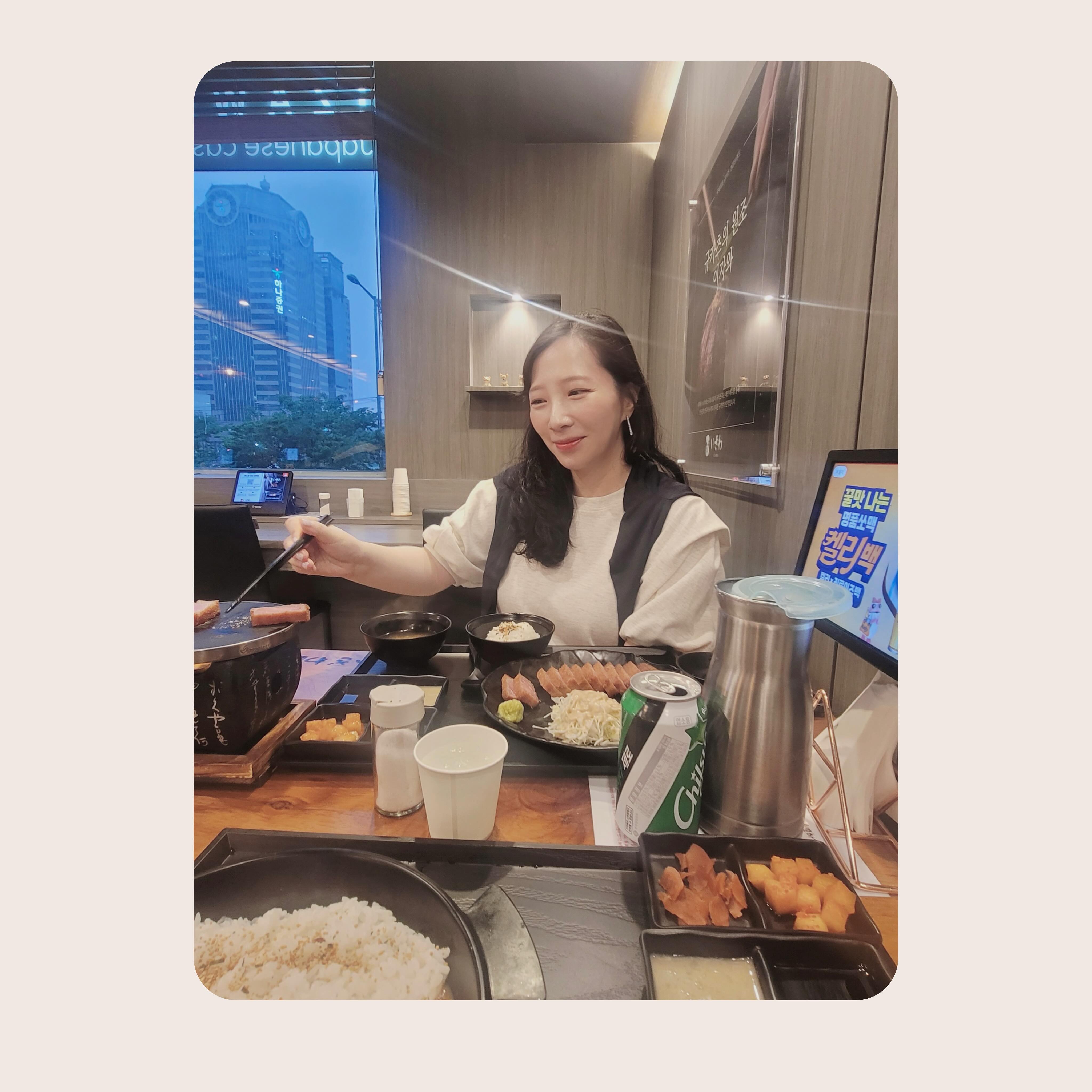어느덧 #임신7개월차 가 되었어요. 
살도 엄청쪄서 몸이 너무 무거운 하루하루가 흘러가고 있습니다. 

그래도 요즘처럼 일상의 행복을 마음껏 누린적이 없는거 같아요. 

#인스타기록 이 너무 없어서 한장 남겨봅니다. 
즐거운 주말 마무리 잘 하세요오 💕💕💕